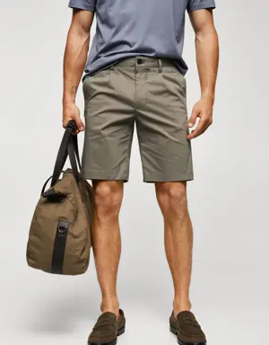 Cotton pleated Bermuda shorts