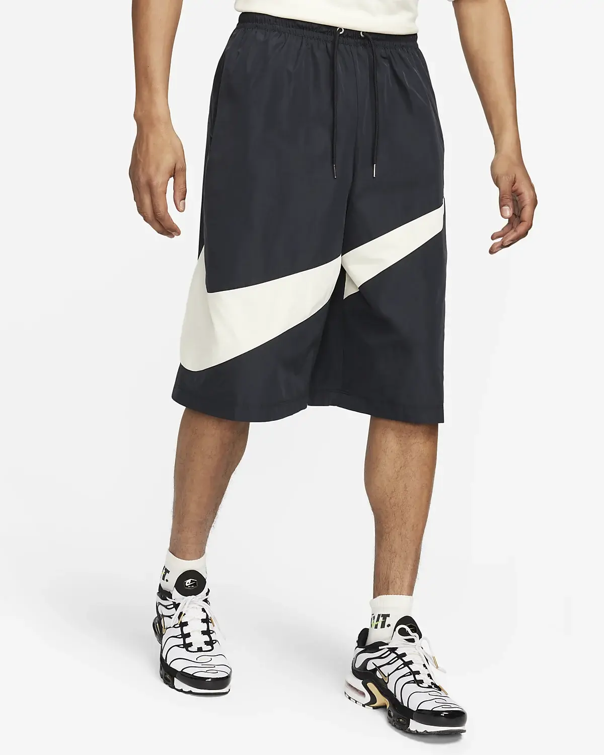 Nike Sportswear Swoosh. 1