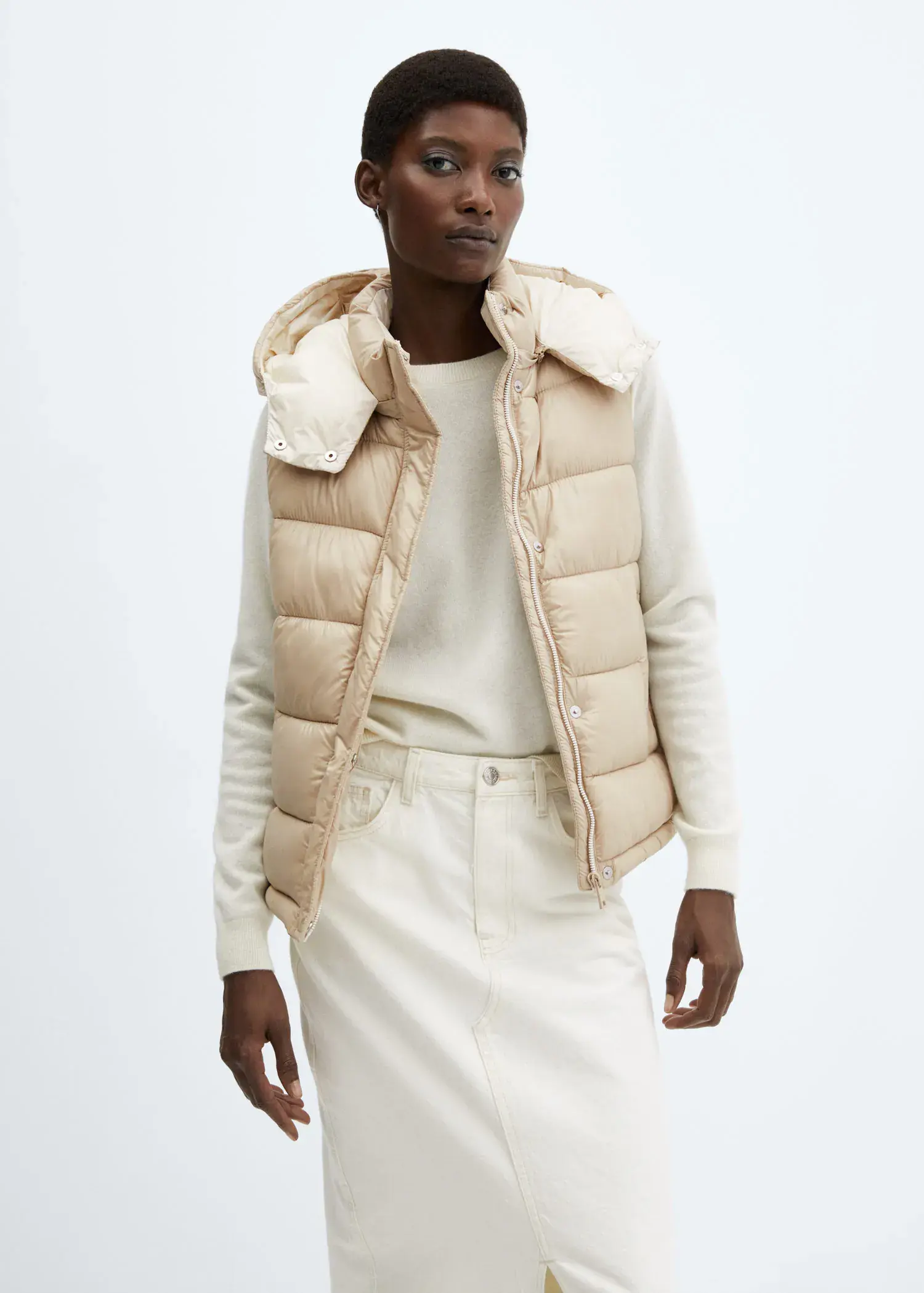 Mango Water-repellent quilted gilet with hood. 2