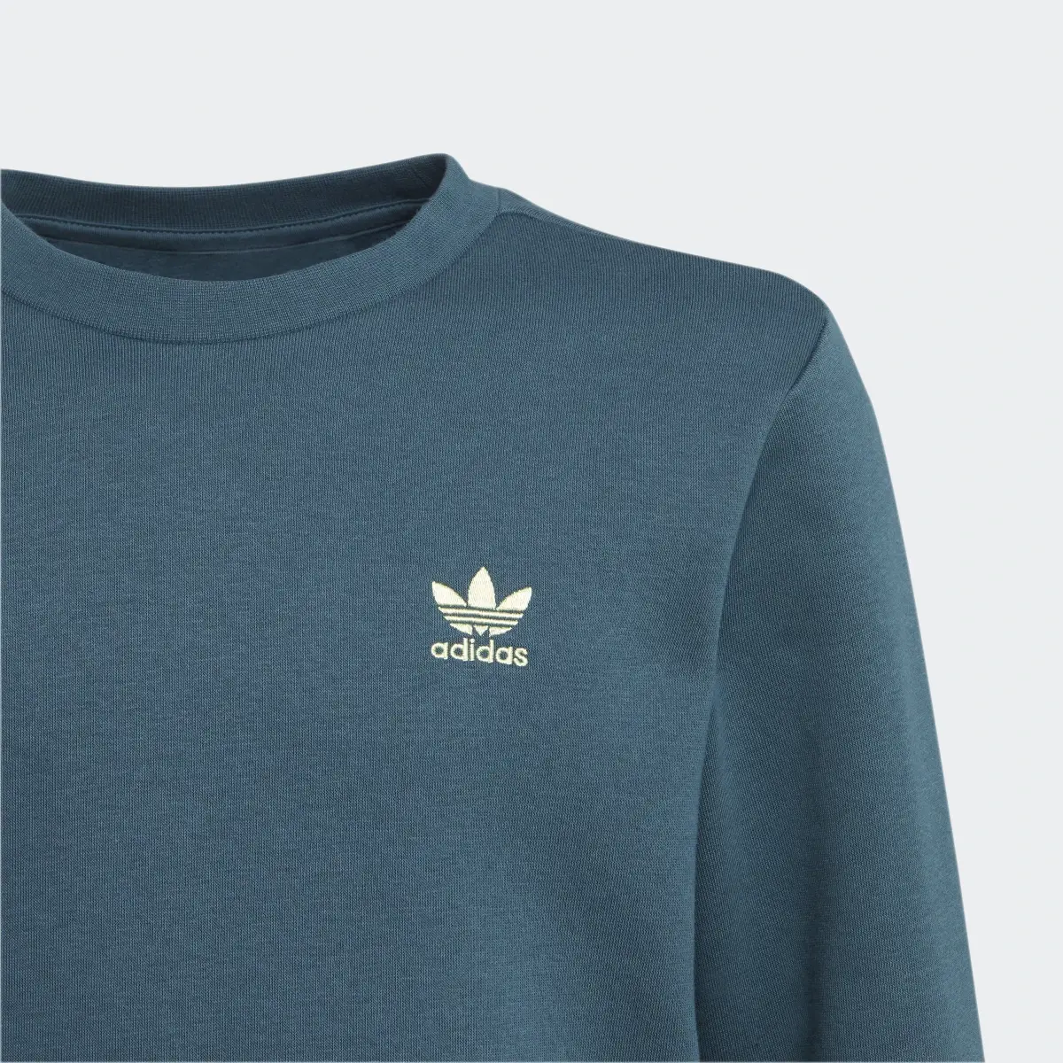 Adidas Adicolor Crew Sweatshirt. 3