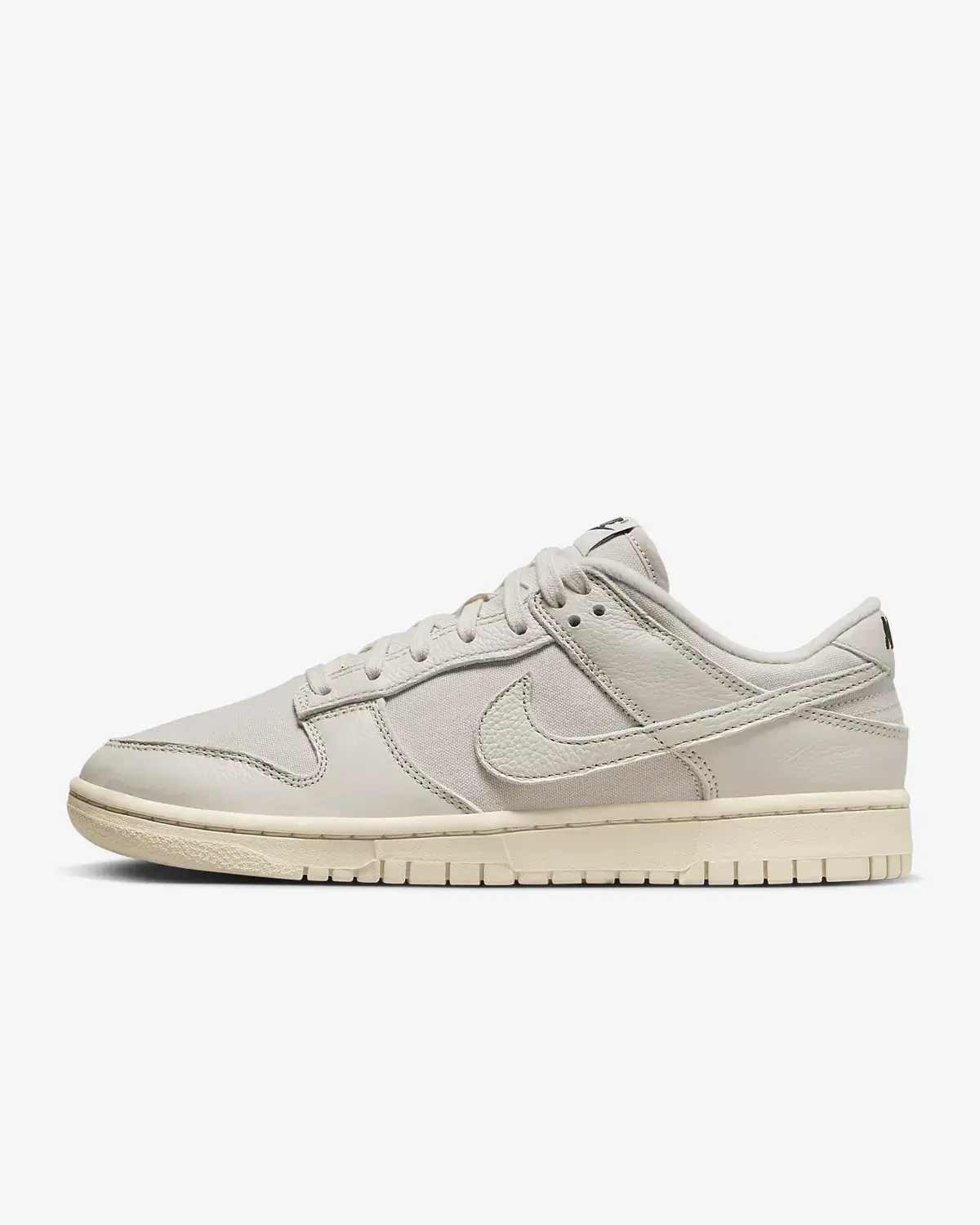 Nike Dunk Low Retro Premium. 1