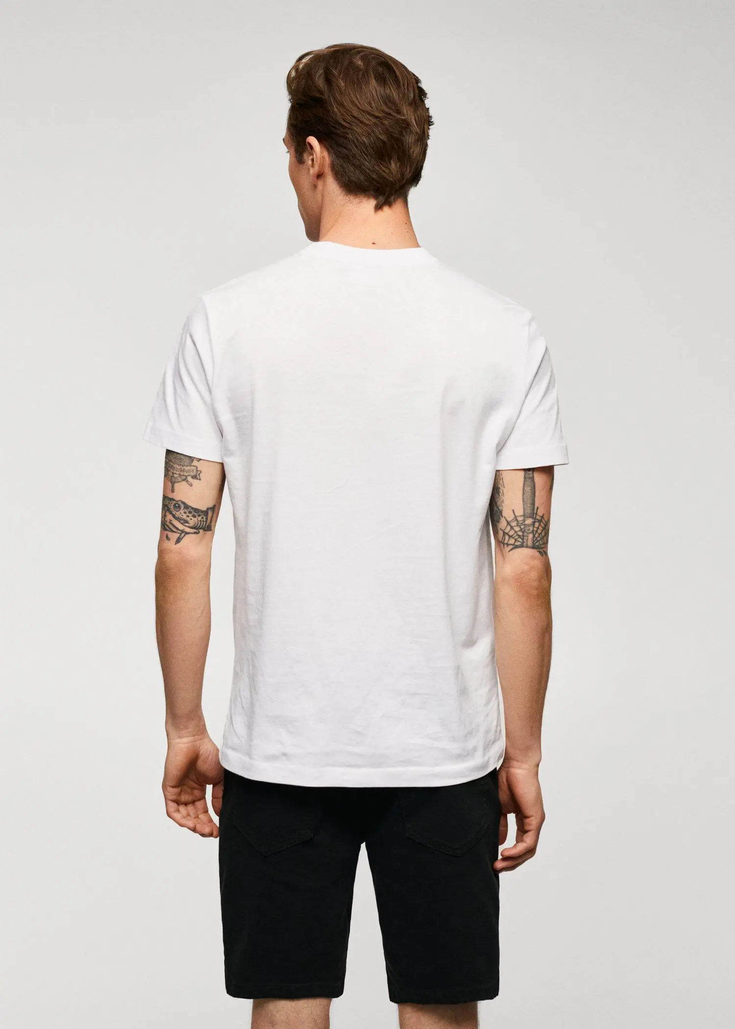 Mango Basic cotton stretch T-shirt. a man wearing a t-shirt and jeans. 