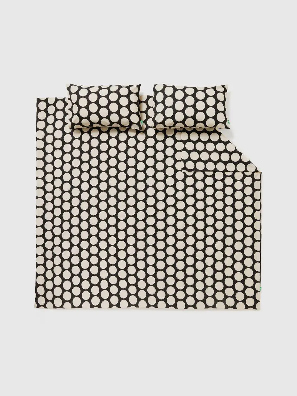 Benetton double duvet cover set in black with white polka dots. 1