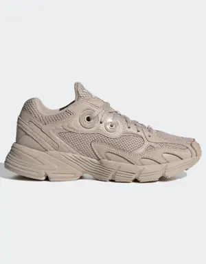 Adidas Astir Shoes. 2 Adidas Astir Shoes. 2