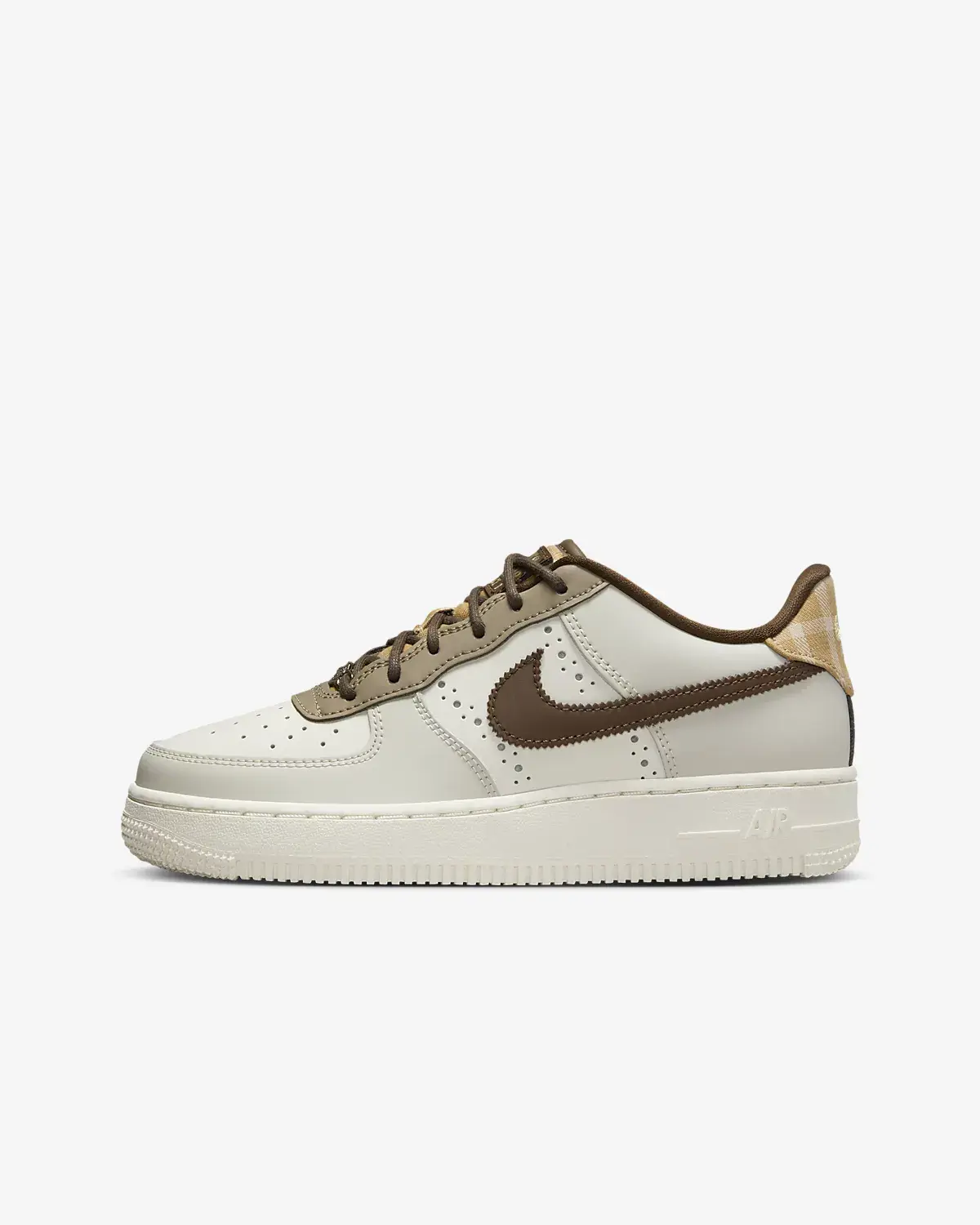 Nike Air Force 1 LV8. 1