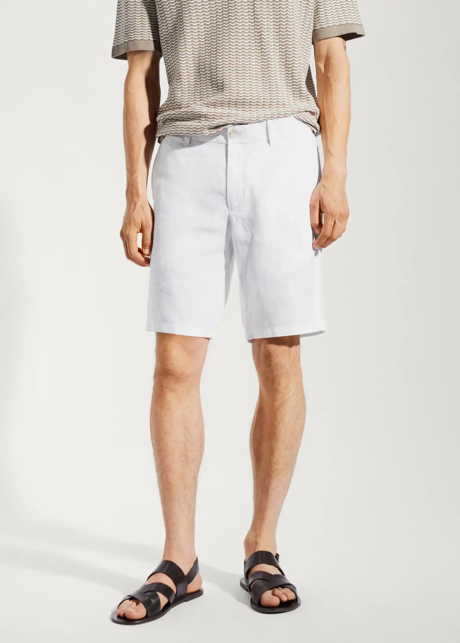 Mango 100% linen shorts. a man in white shorts and a gray shirt. 