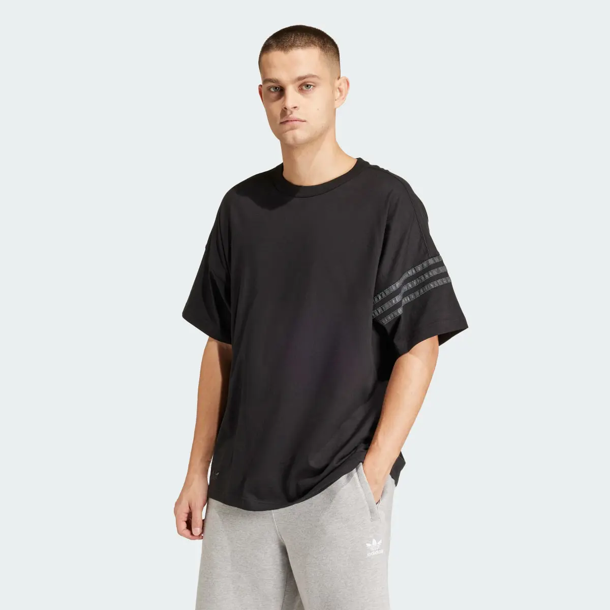 Adidas T-shirt Neuclassic Street. 2