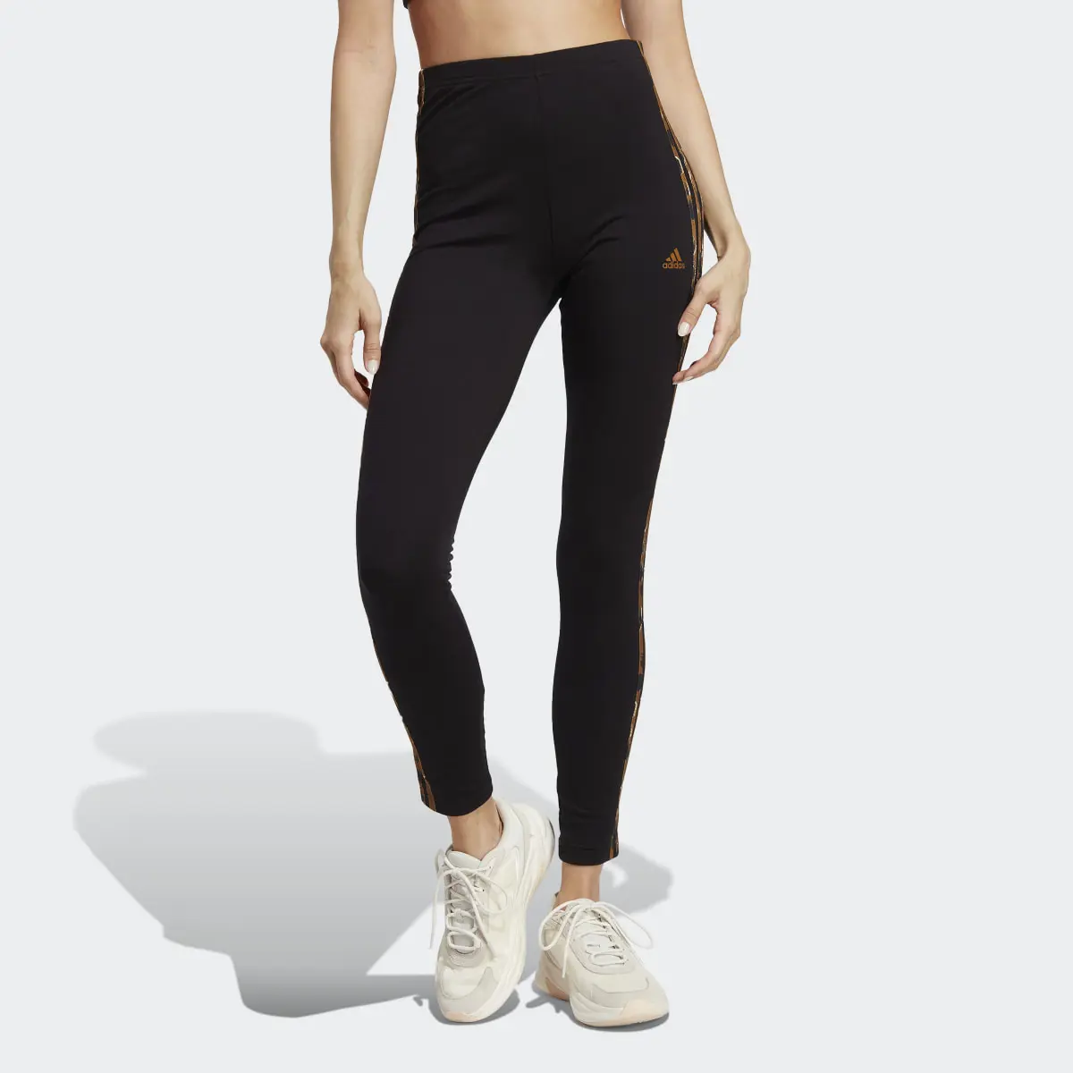 Adidas Legging à imprimé animal Essentials 3-Stripes. 1