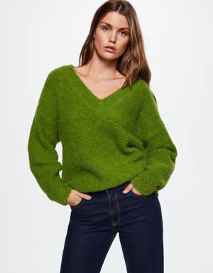 V-neck curly knit sweater