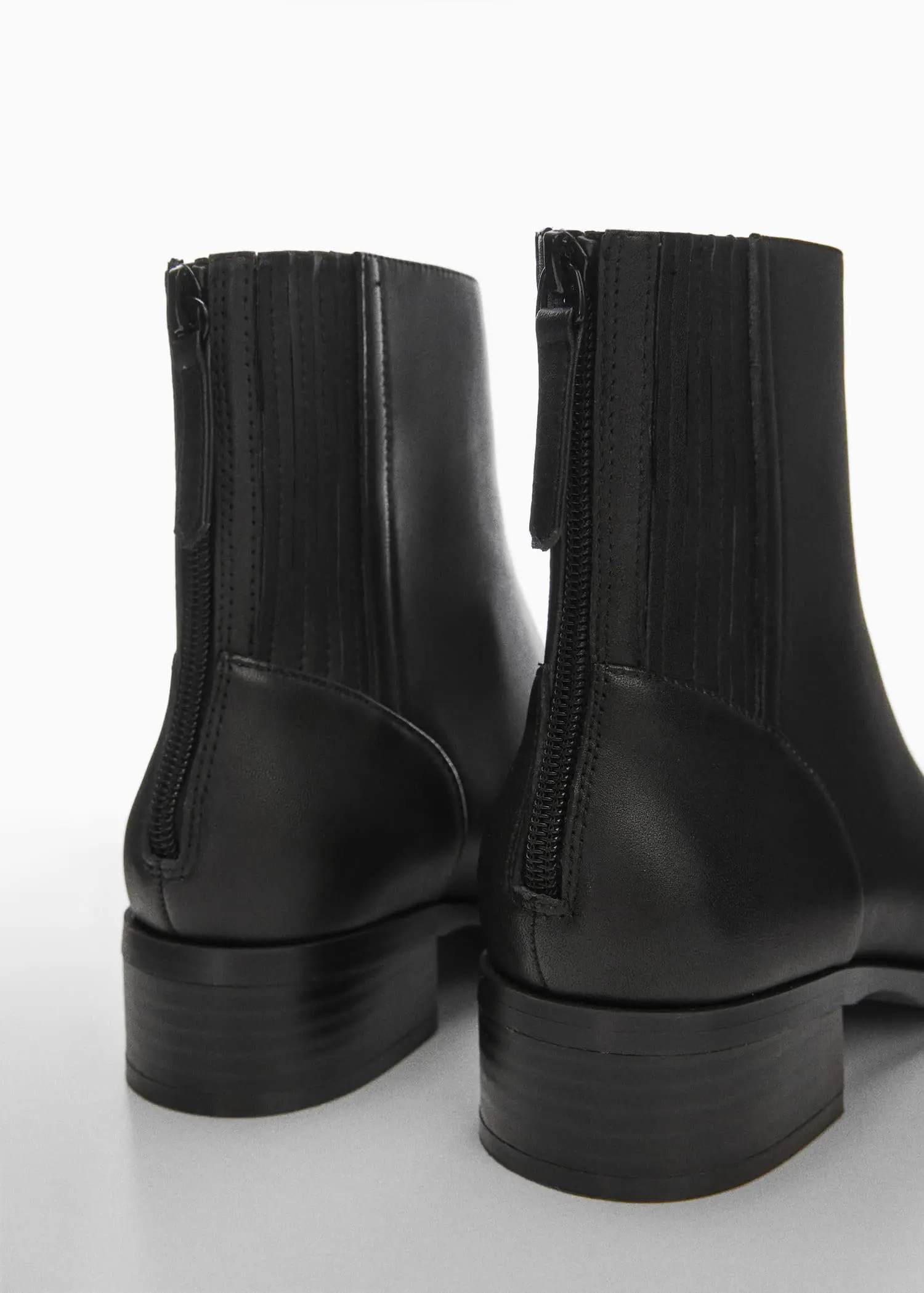 Mango Leather ankle boots with ankle zip closure. 3