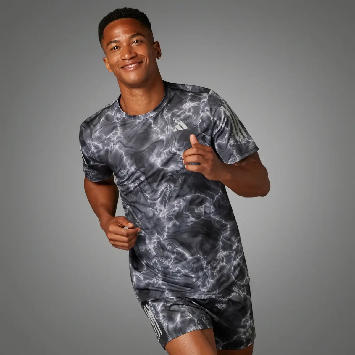 Adidas Playera Own the Run Estampada. 1