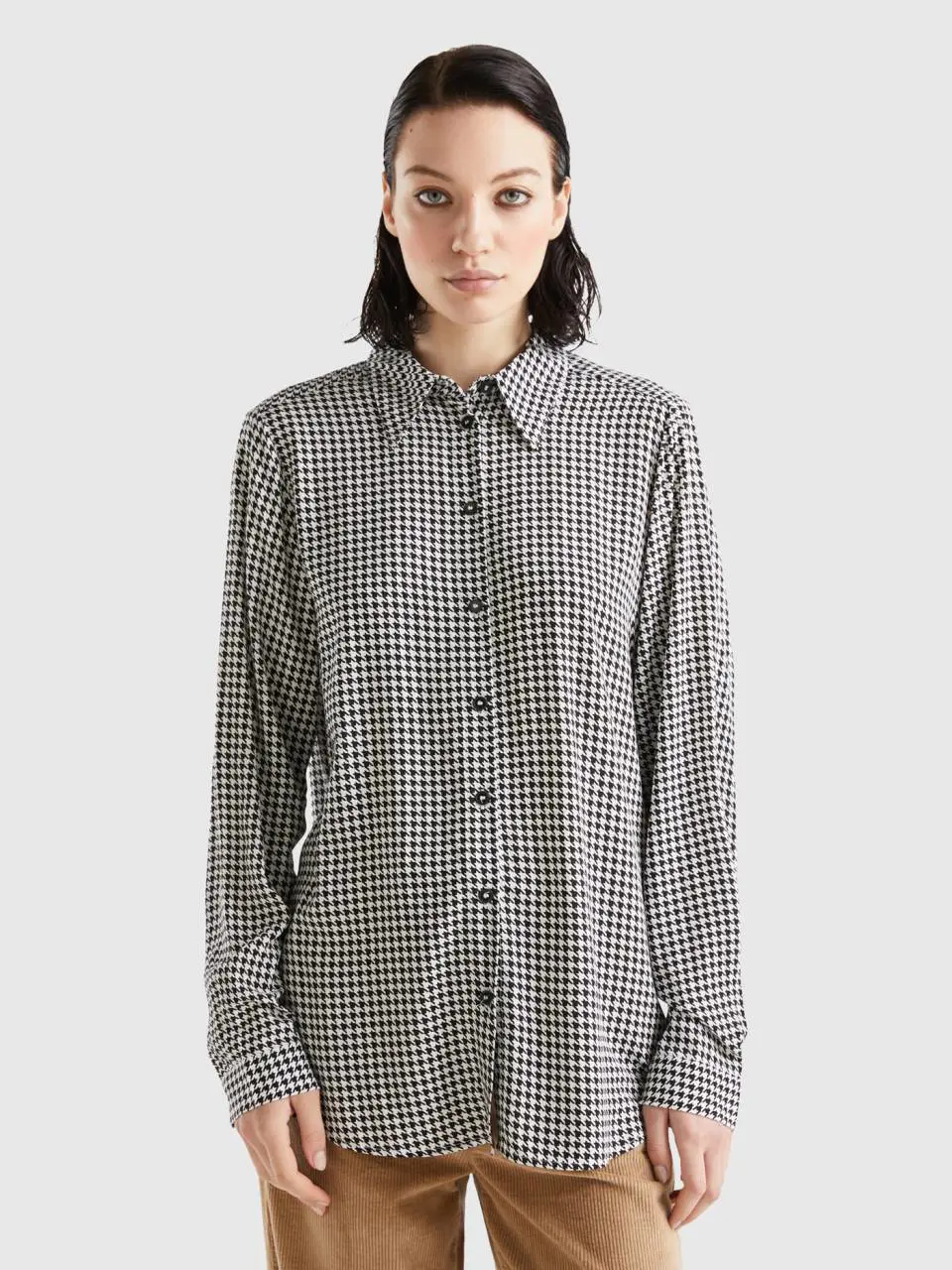 Benetton patterned shirt in sustainable viscose. 1