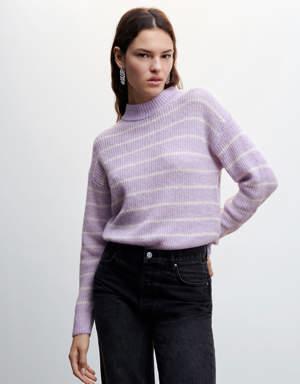 Sweter w paski z lureksową nitką