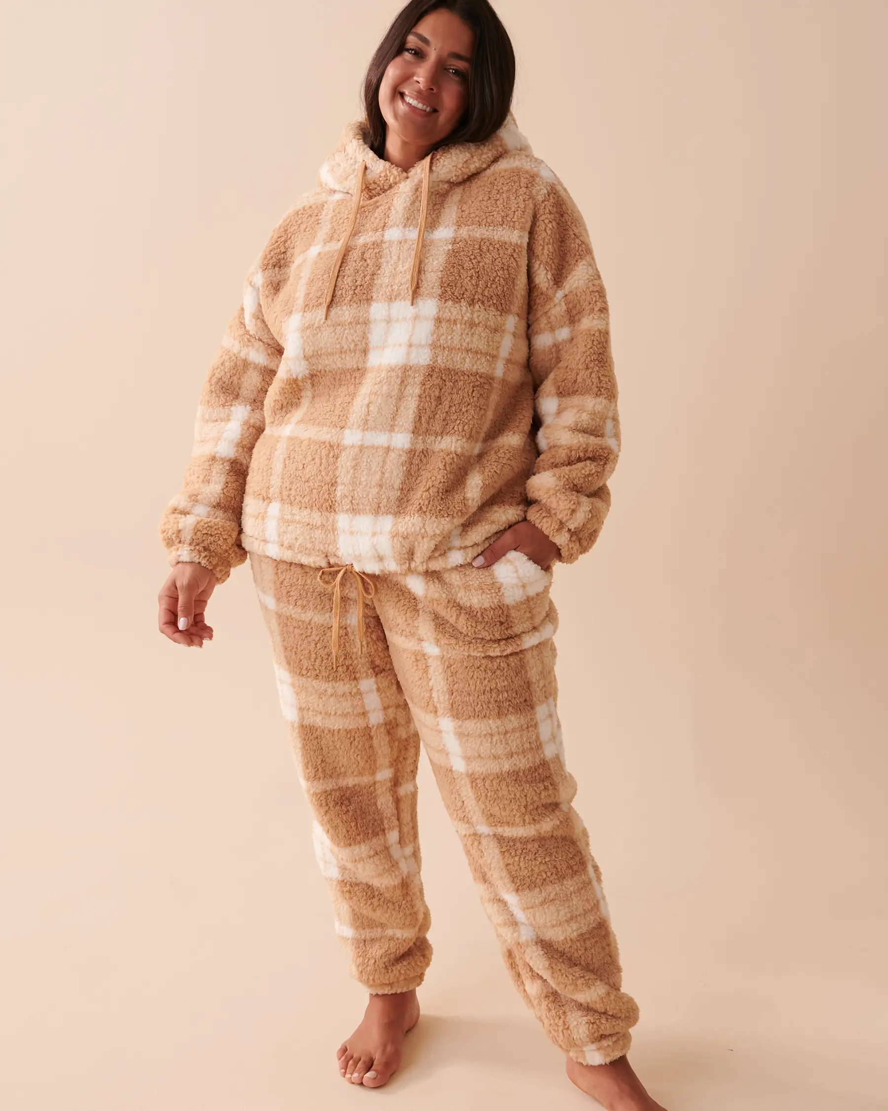 La Vie en Rose Plaid Sherpa PJ Set. 3