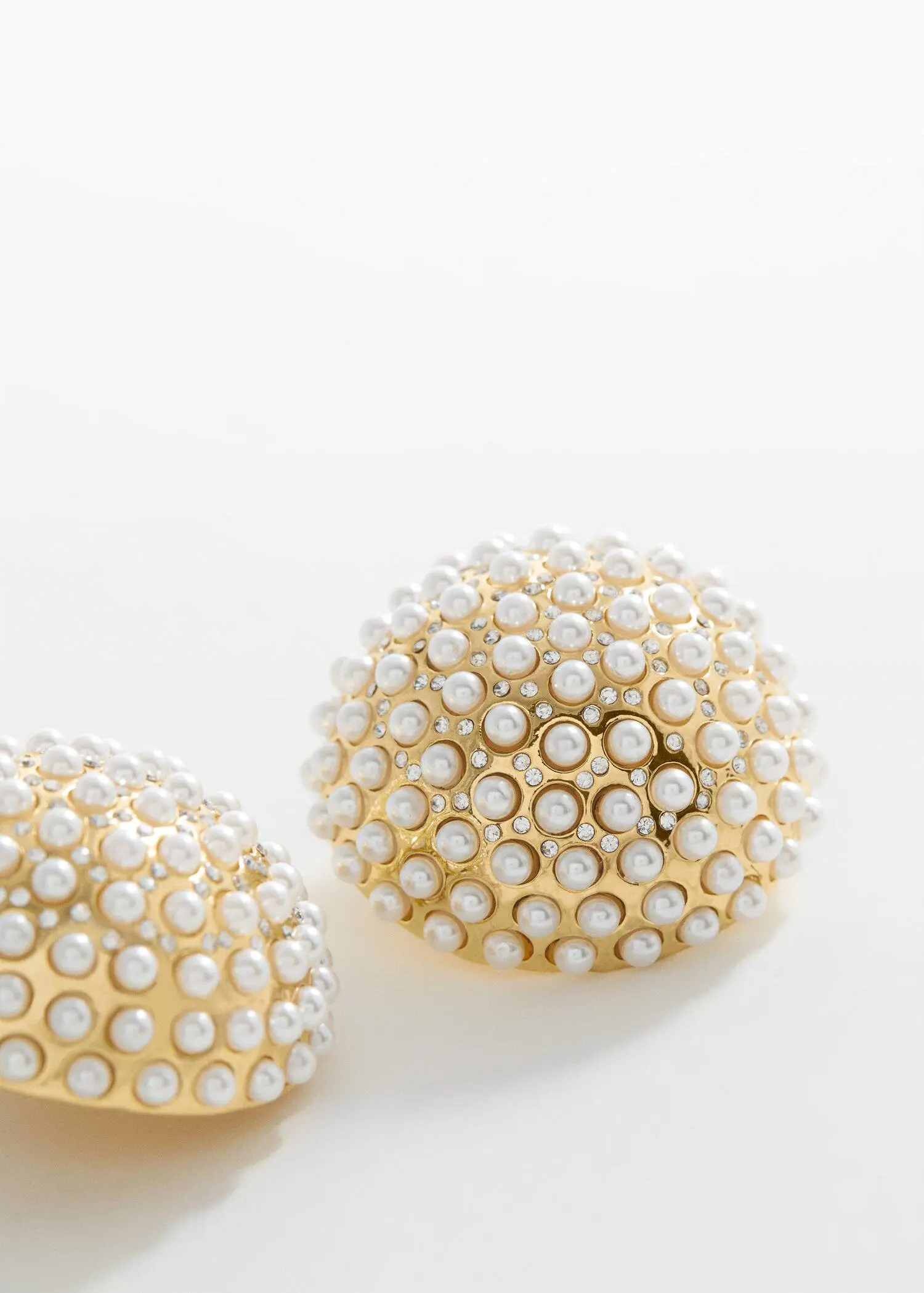 Mango Spherical pearl-detail earrings. 1