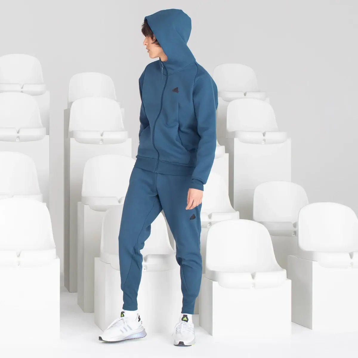 Adidas Veste de survêtement à capuche entièrement zippée Z.N.E. Premium. 3