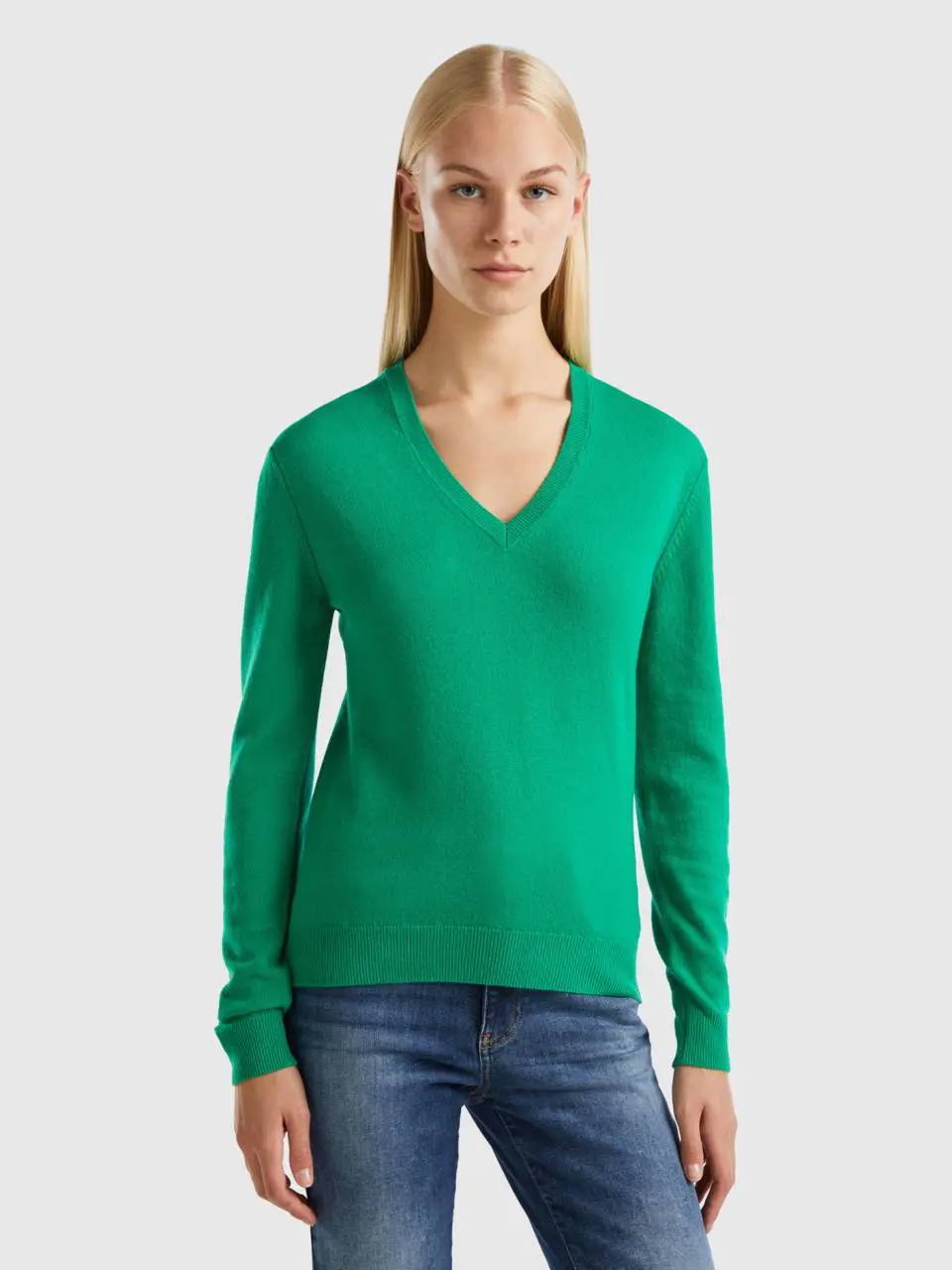 Benetton green v-neck sweater in pure merino wool. 1