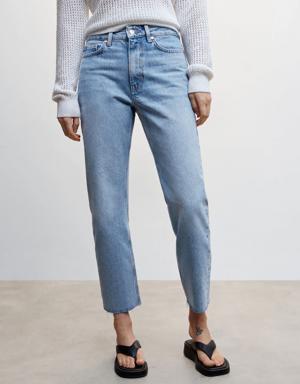 Straight jeans with frayed hem 