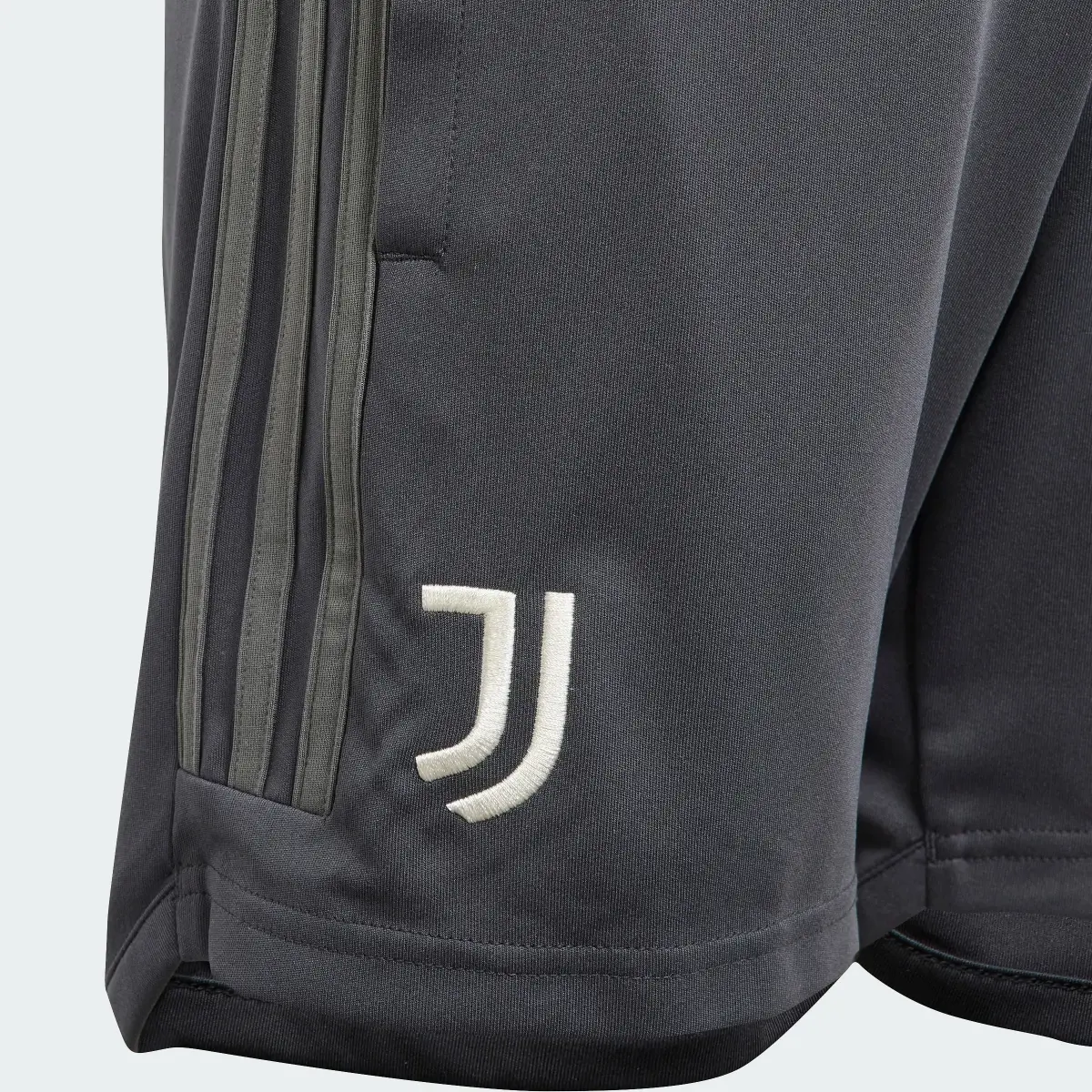 Adidas Pantalón corto tercera equipación Juventus 23/24 (Adolescentes). 3
