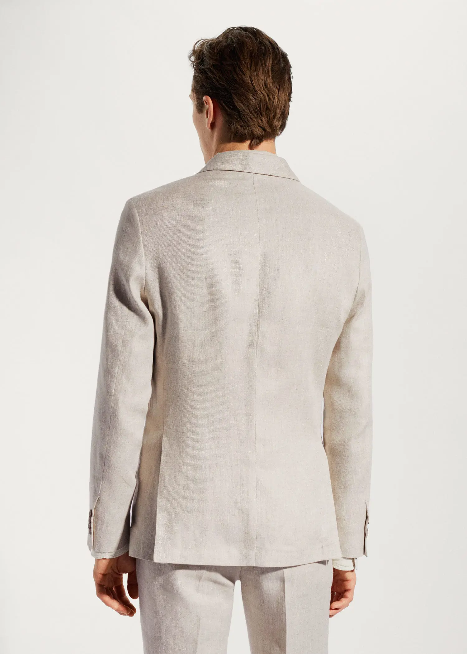 Mango 100% linen suit blazer. a man wearing a suit jacket and pants. 