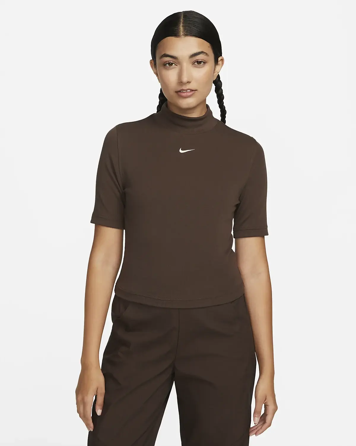 Nike Sportswear Essentials. 1