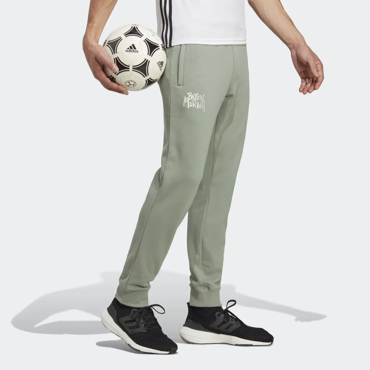 Adidas FC Bayern Chinese Story Pants. 3