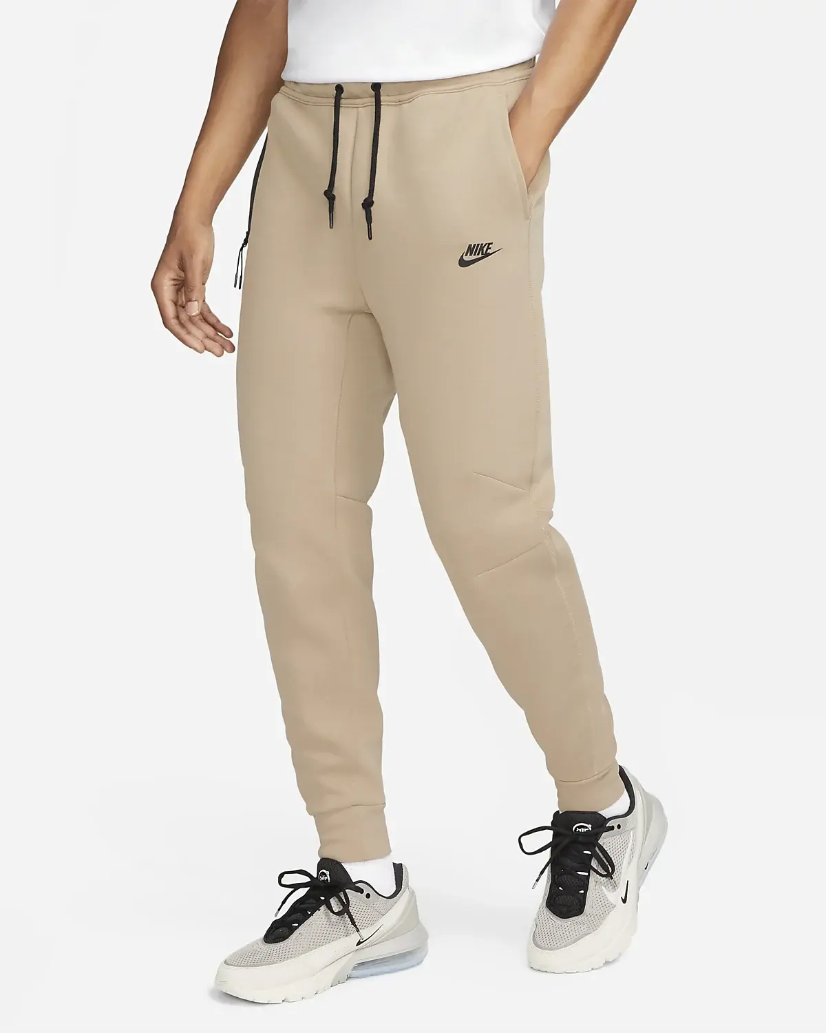 Nike Sportswear Tech Fleece. 1