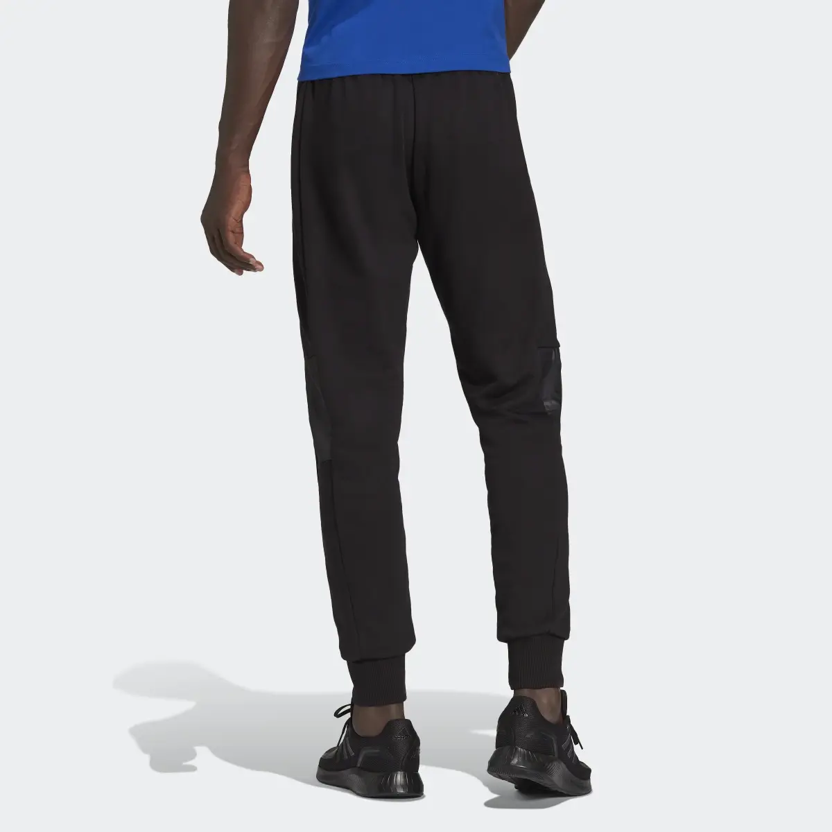 Adidas Pantalon Essentials BrandLove French Terry. 2