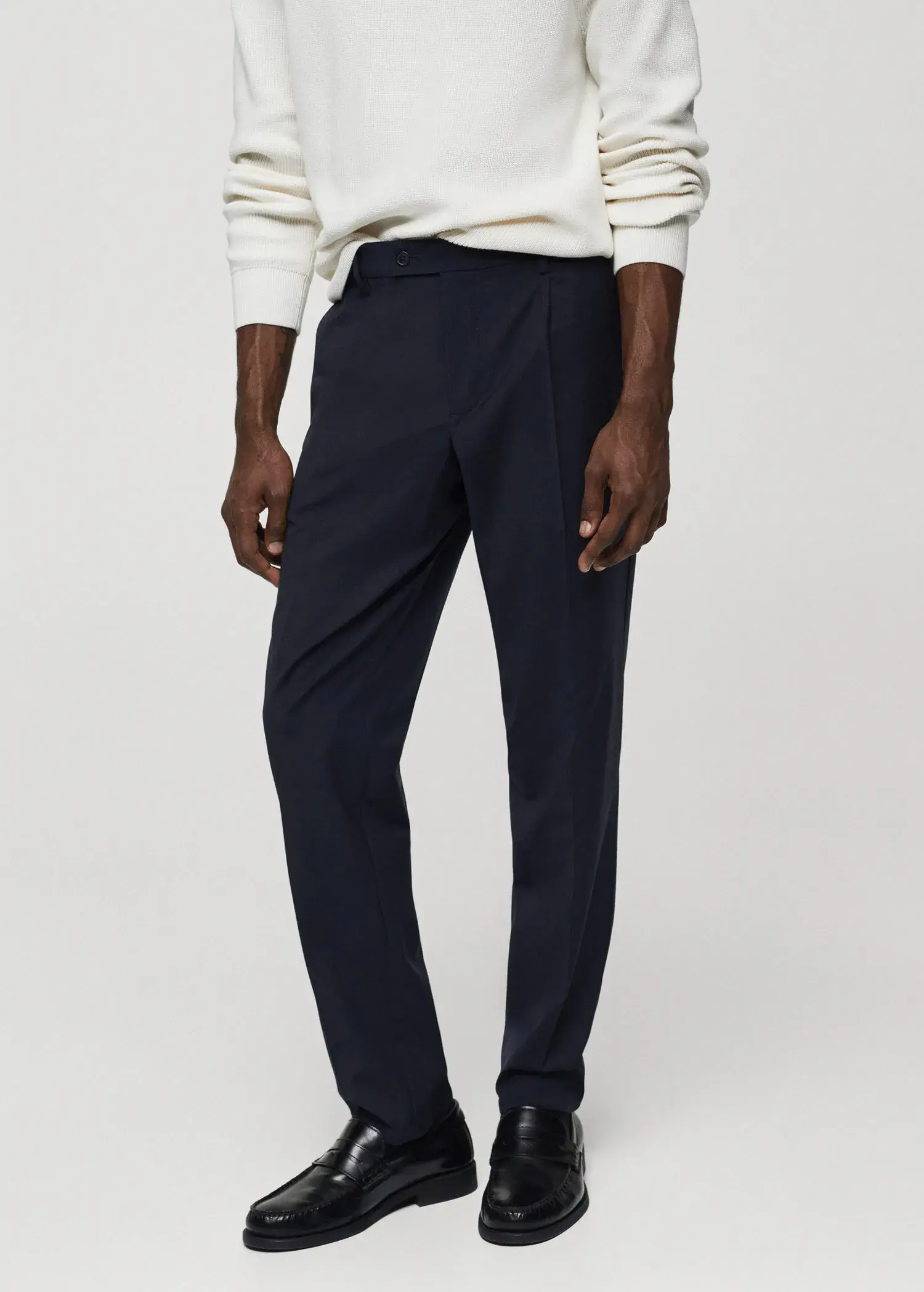 Mango Cold wool trousers with pleat detail. 2