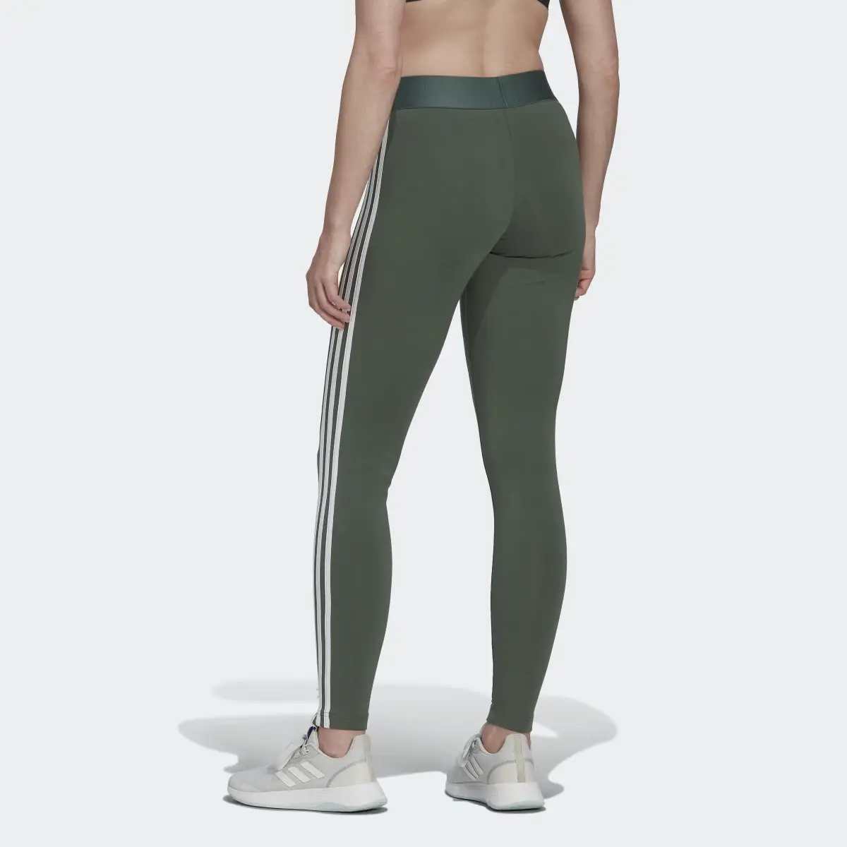 Adidas Mallas LOUNGEWEAR Essentials 3 bandas. 2