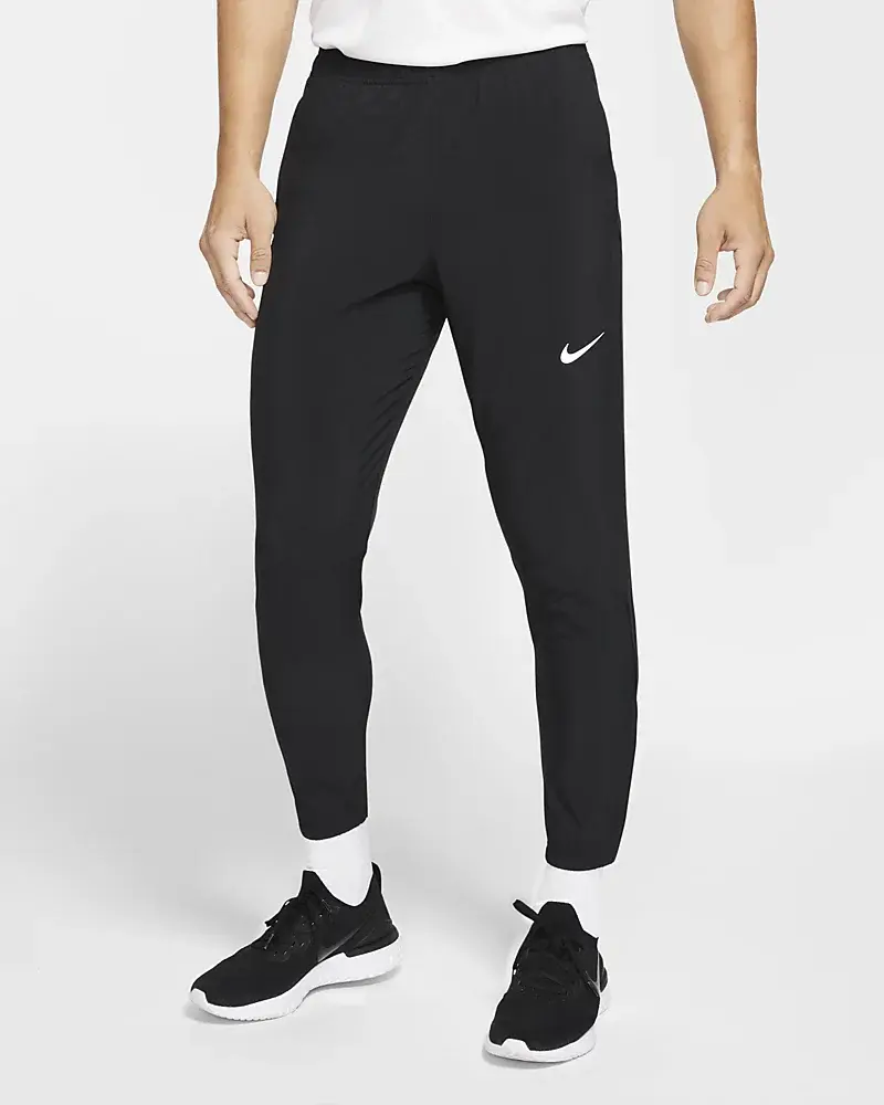 Nike Essential. 1