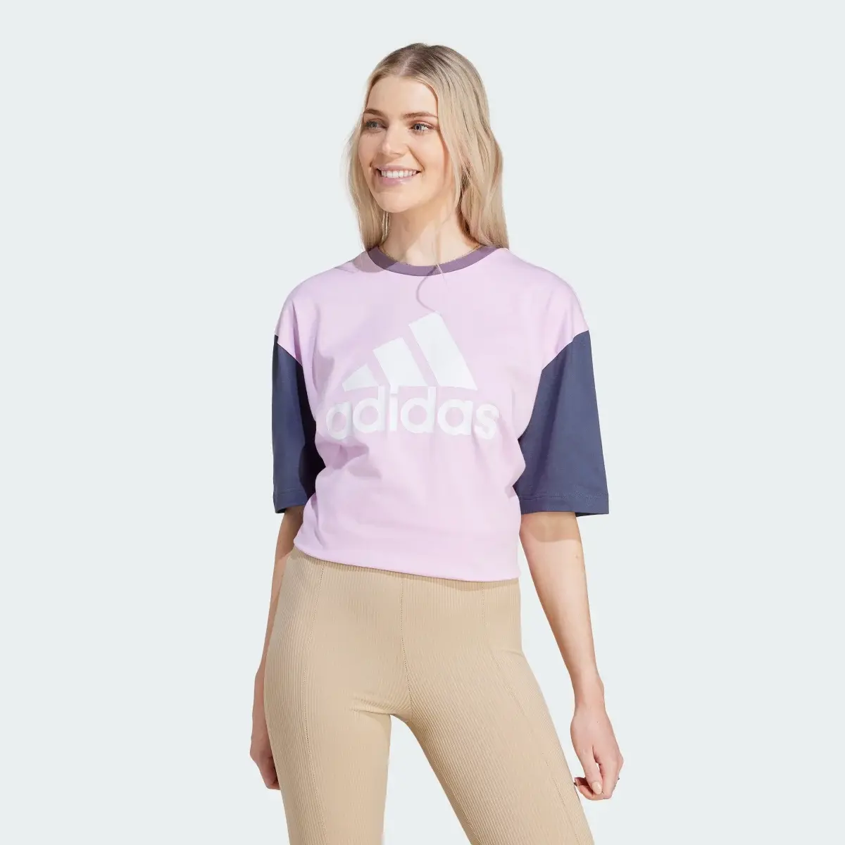 Adidas Playera Essentials Boyfriend Logo Grande. 2