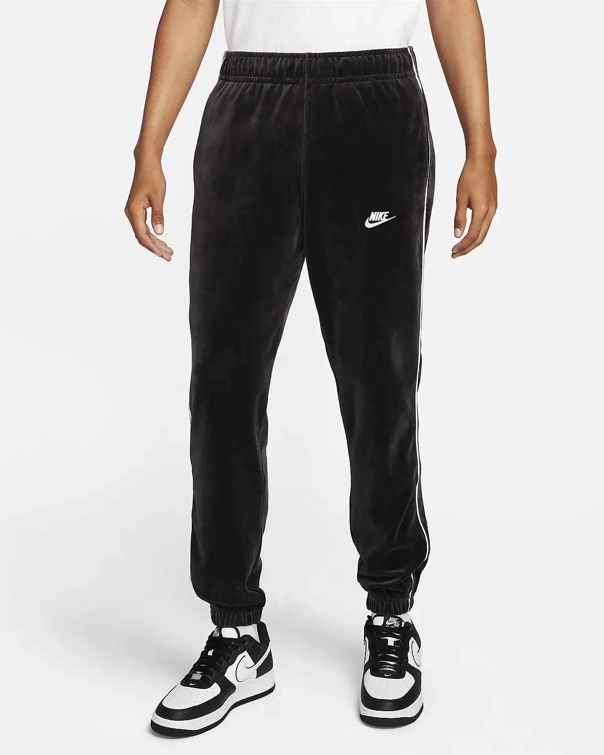 Nike Sportswear Club. 1