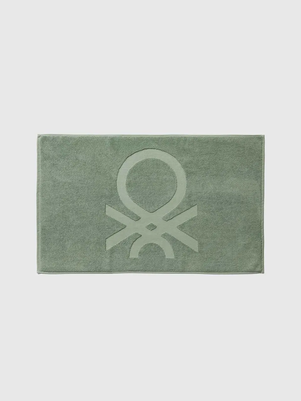 Benetton green bathroom rug with logo. 1