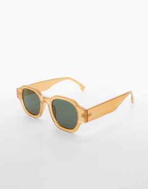 Mango Sonnenbrille mit viereckiger Brillenfassung