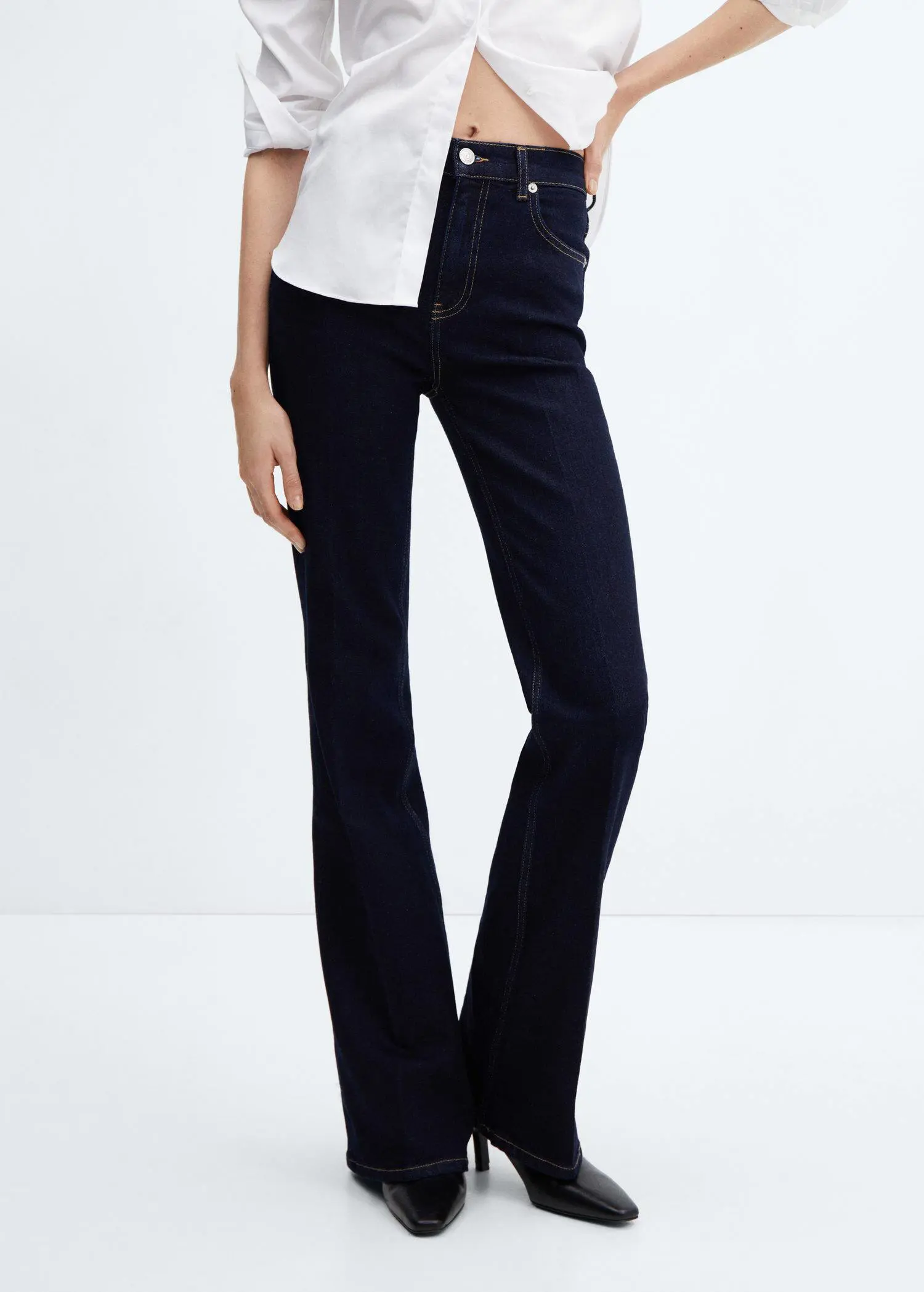 Medium-rise flared jeans