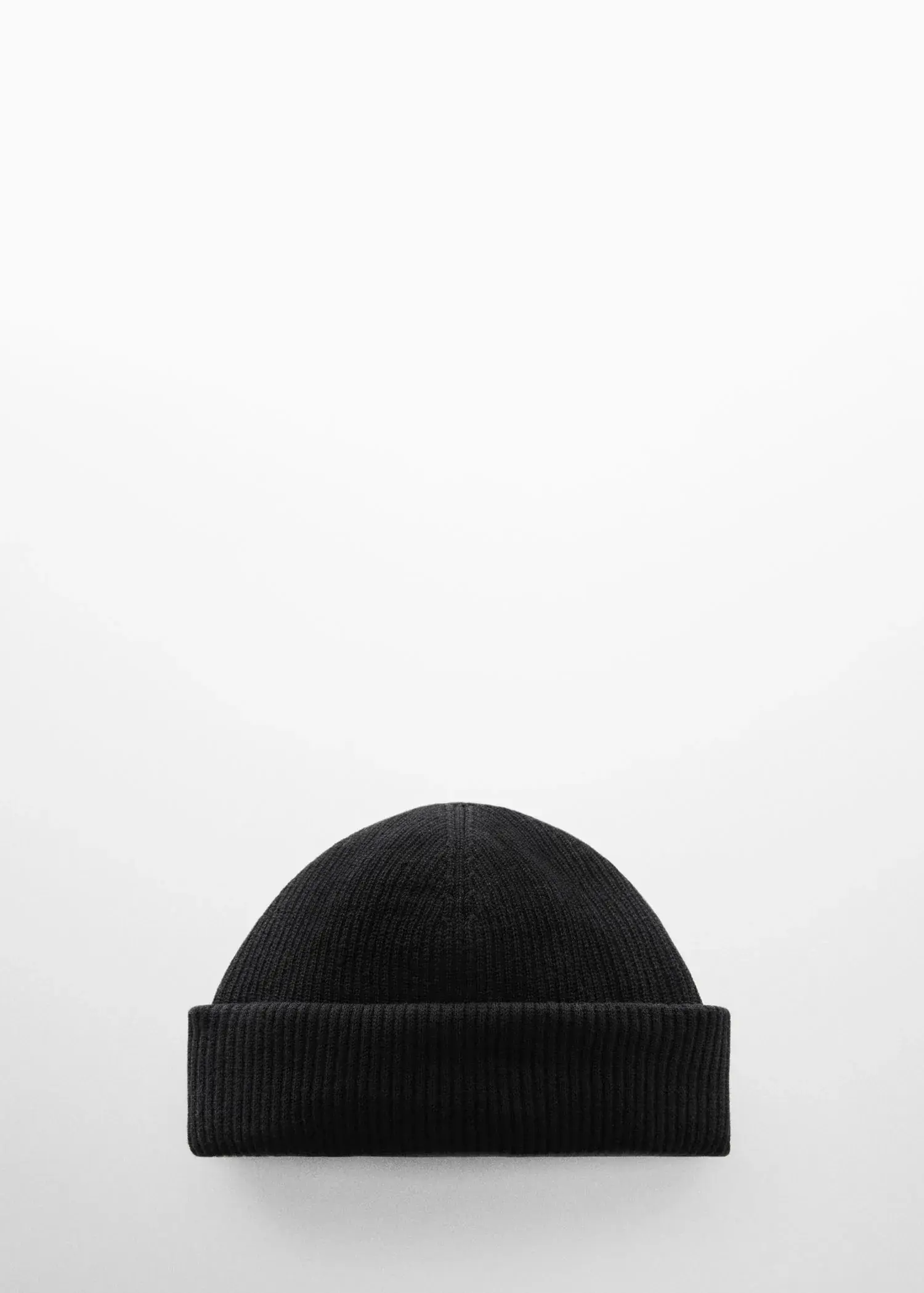 Mango Short knitted hat. 1