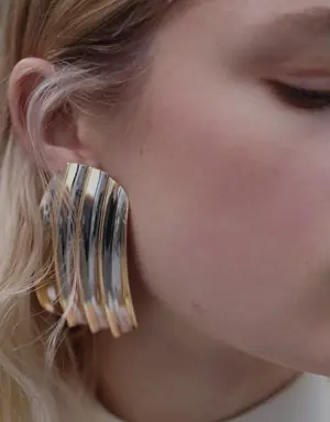 Wavy maxi relief earrings