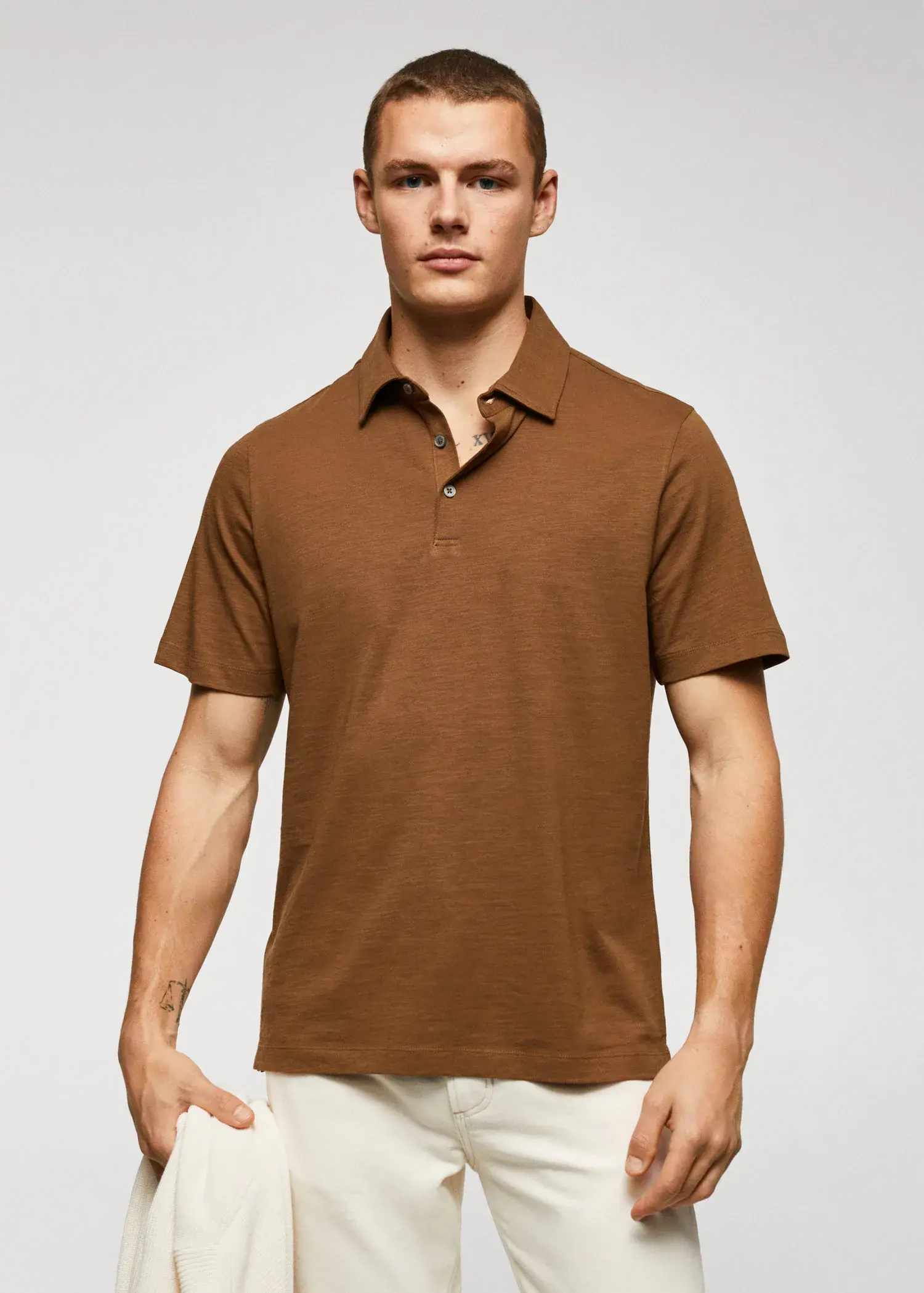 Mango 100% cotton basic polo shirt . a man in a brown polo shirt is posing for a picture. 