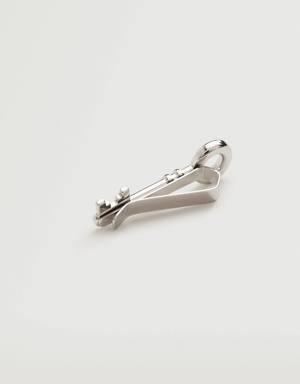 Metal key clasp