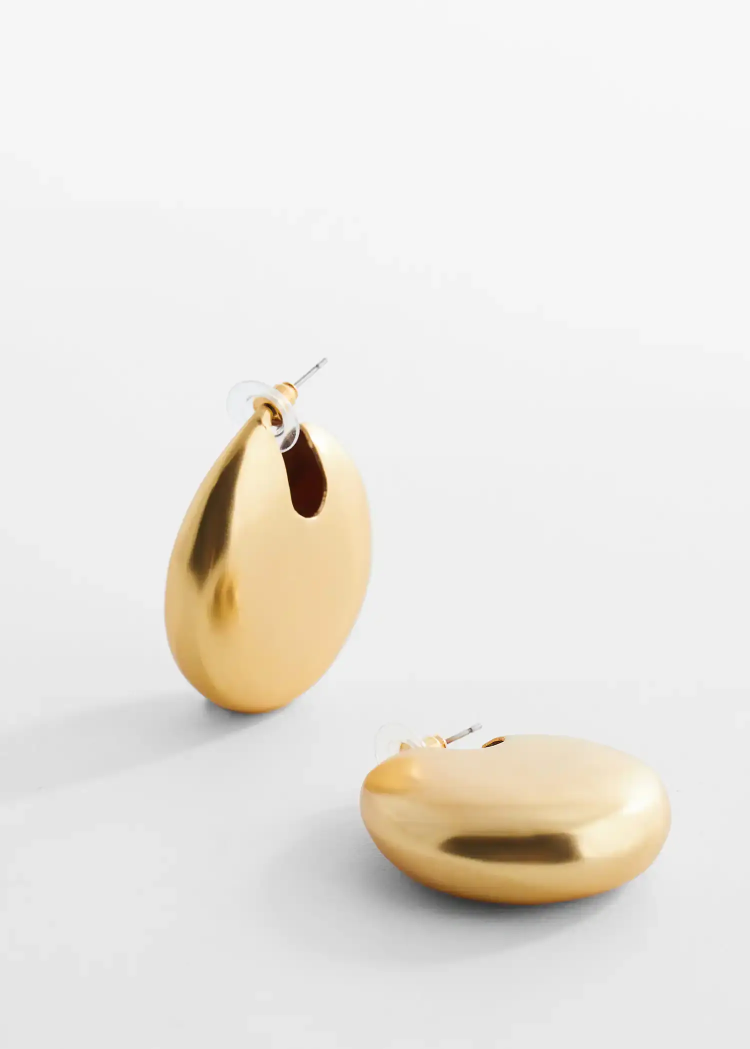 Mango Volume oval-hoop earrings. 2