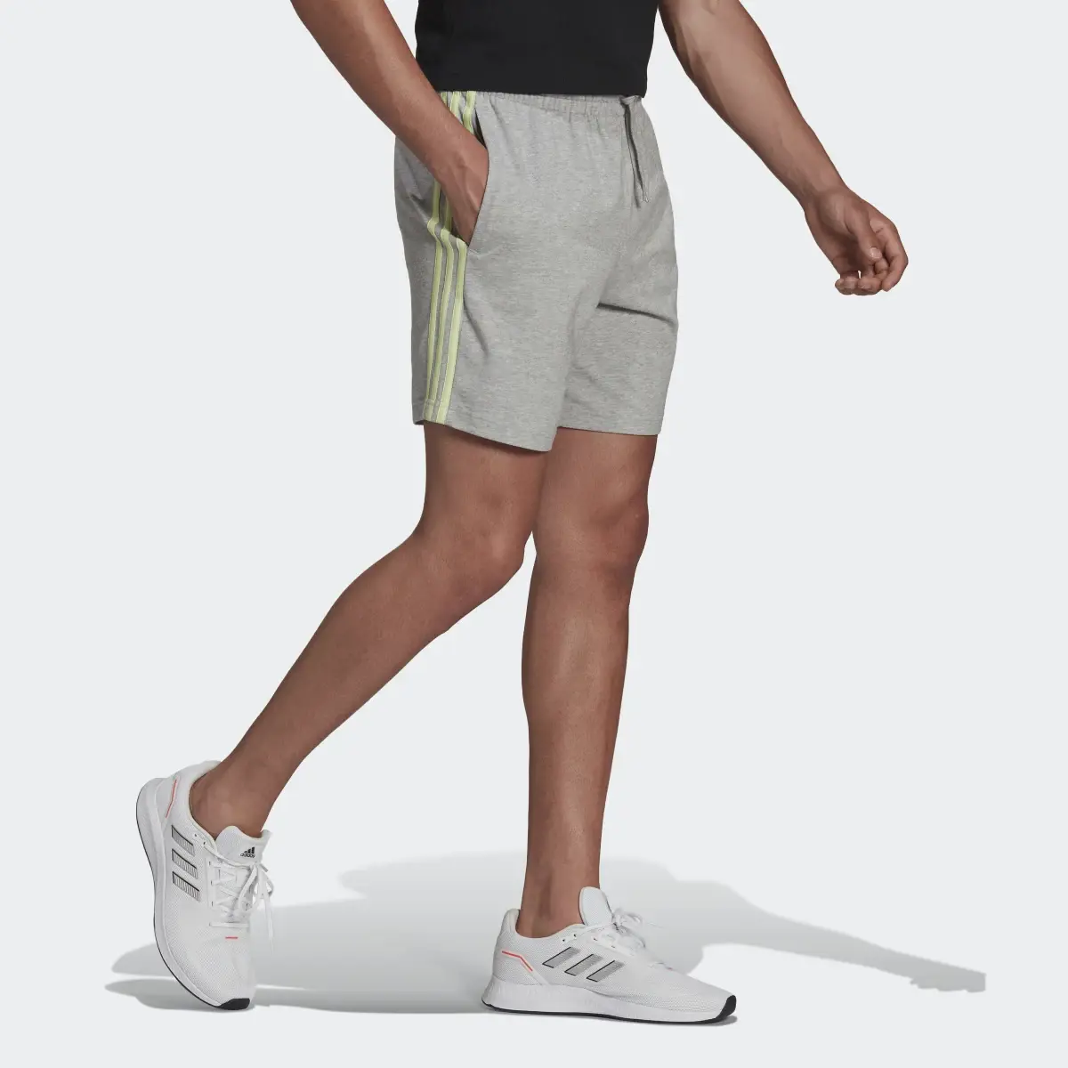 Adidas Shorts Essentials 3 Franjas AEROREADY. 3