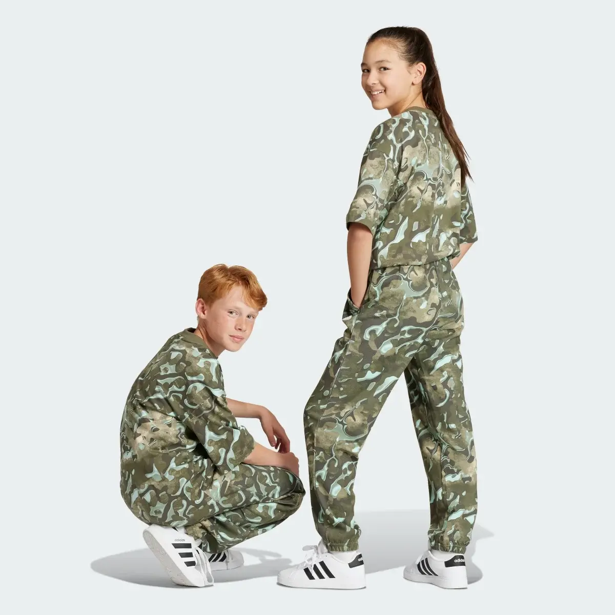 Adidas Spodnie Future Icons Allover Print Kids. 2