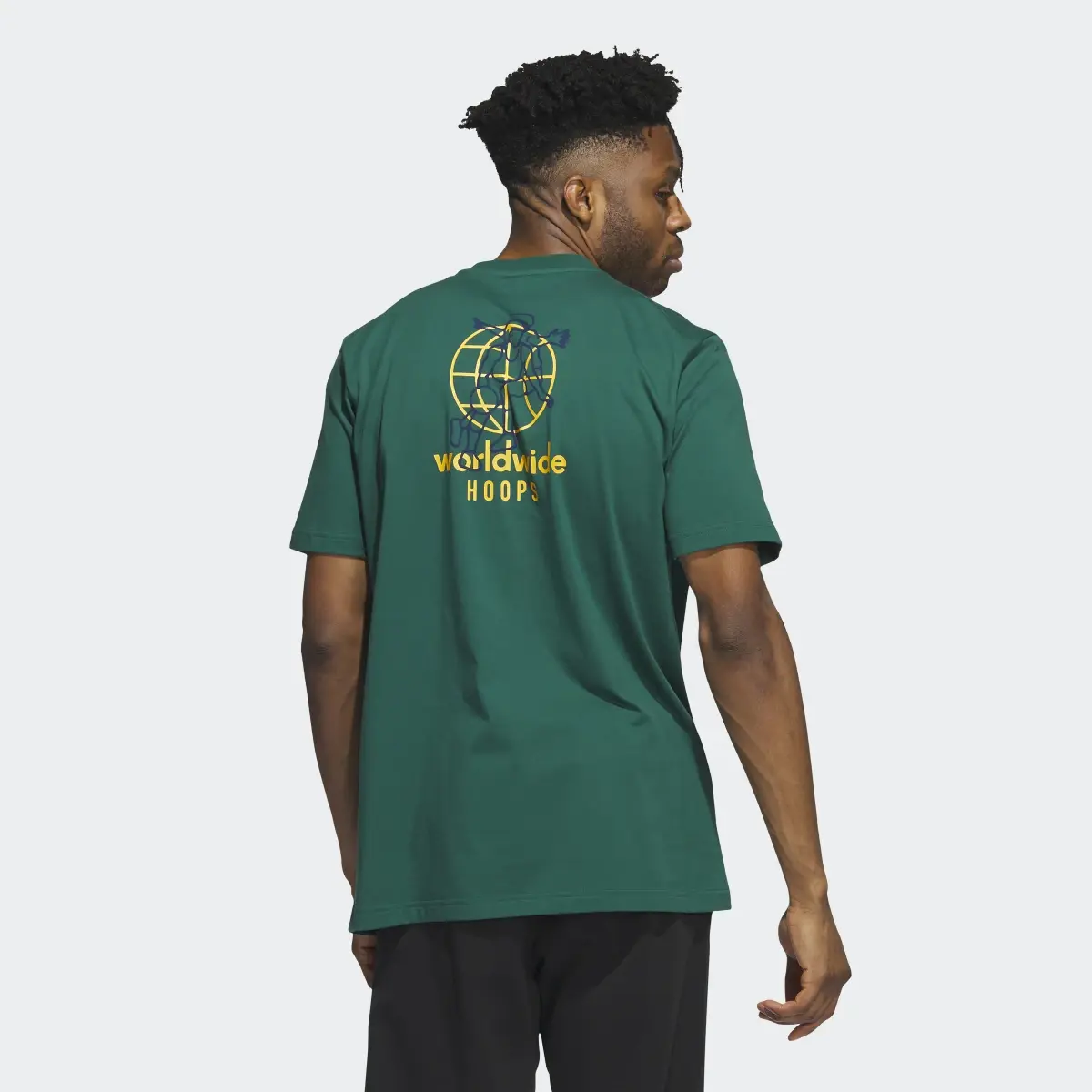 Adidas Playera Estampada Worldwide Hoops. 3