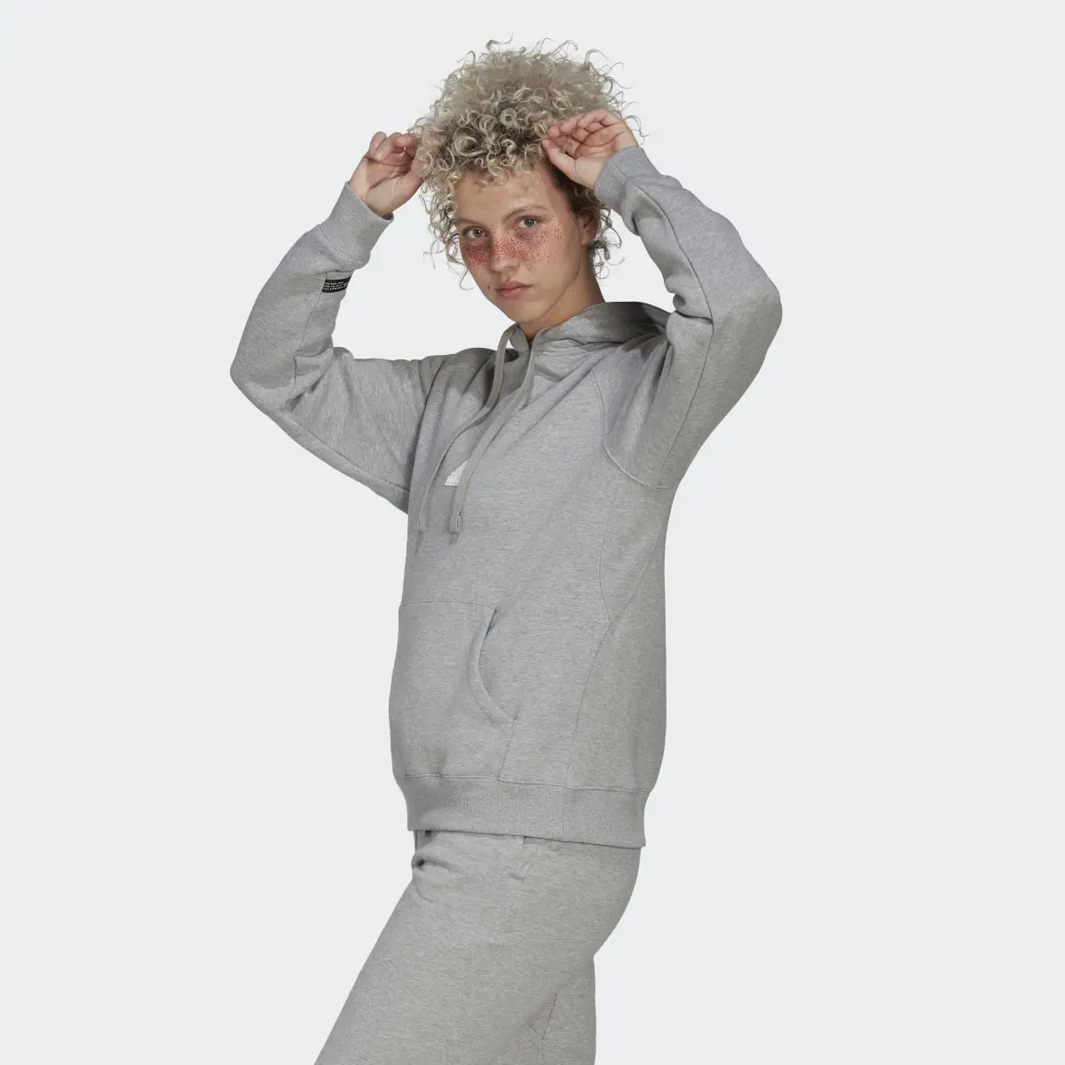 Adidas Sweatshirt Oversize com Capuz. 3