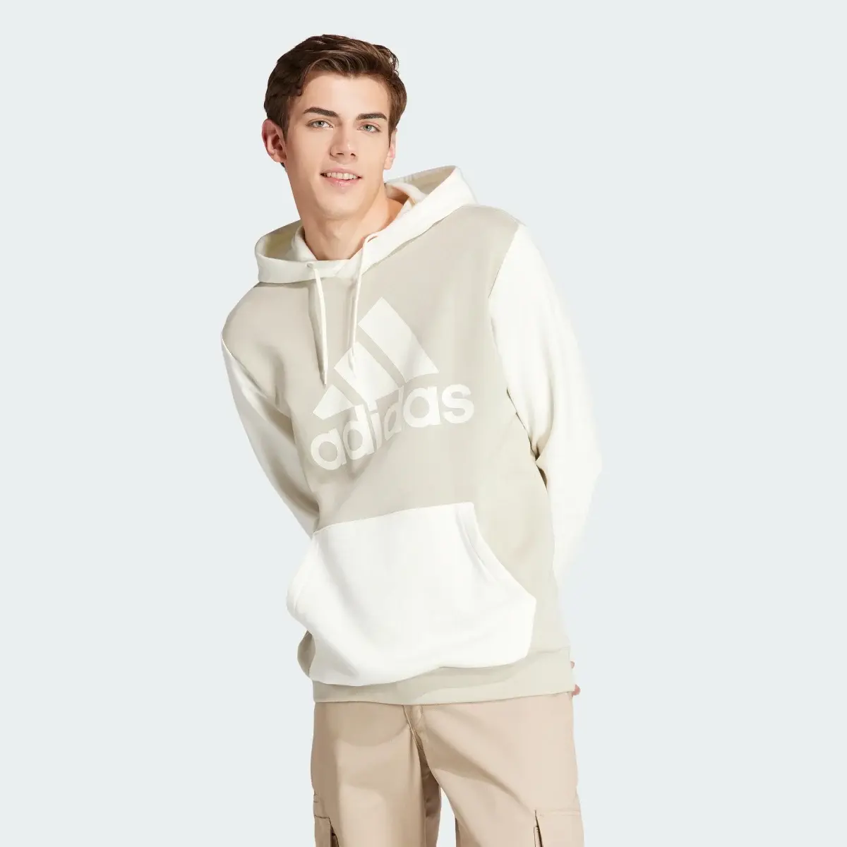Adidas Camisola com Capuz em Fleece Essentials. 2