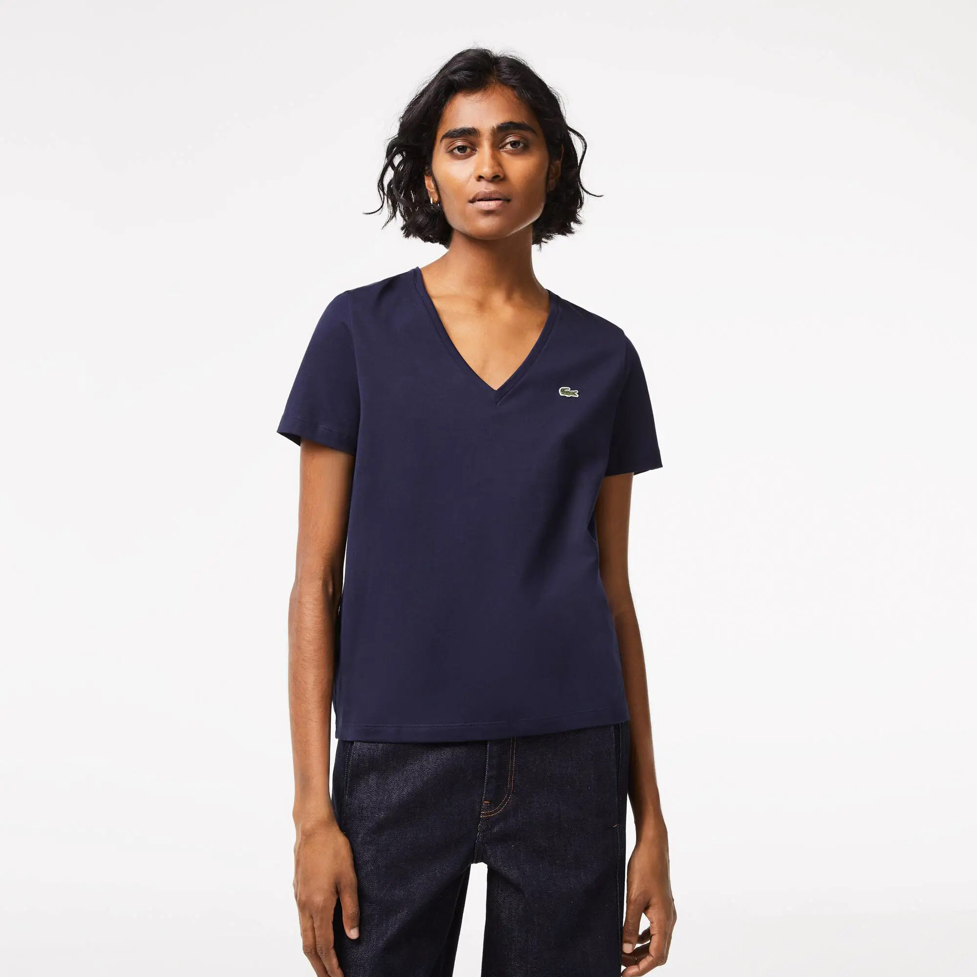 Lacoste T-shirt da donna in cotone con scollo a v loose fit. 1 Lacoste T-shirt da donna in cotone con scollo a v loose fit. 1