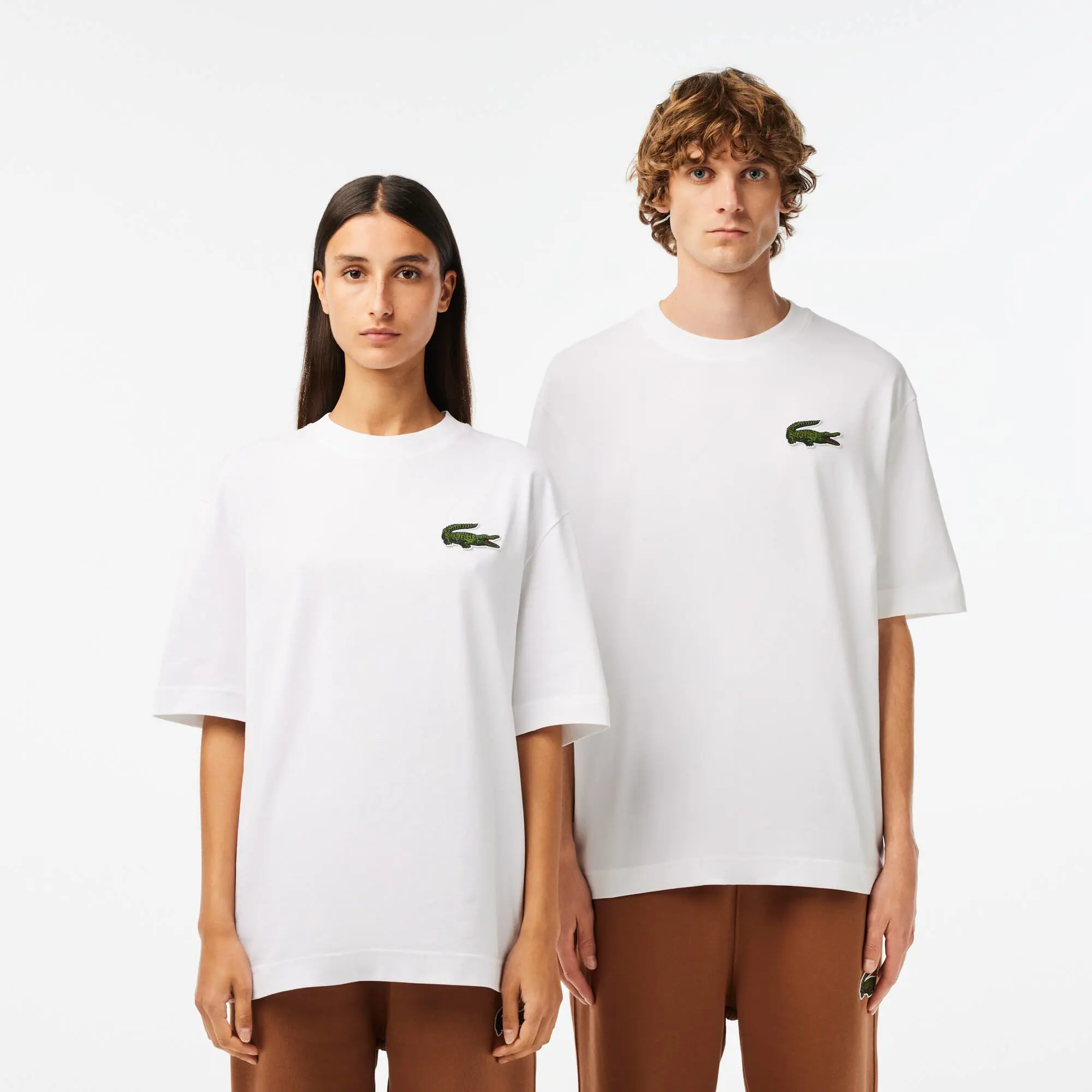 Lacoste T-shirt unisex in cotone biologico loose fit con coccodrillo grande. 1 Lacoste T-shirt unisex in cotone biologico loose fit con coccodrillo grande. 1