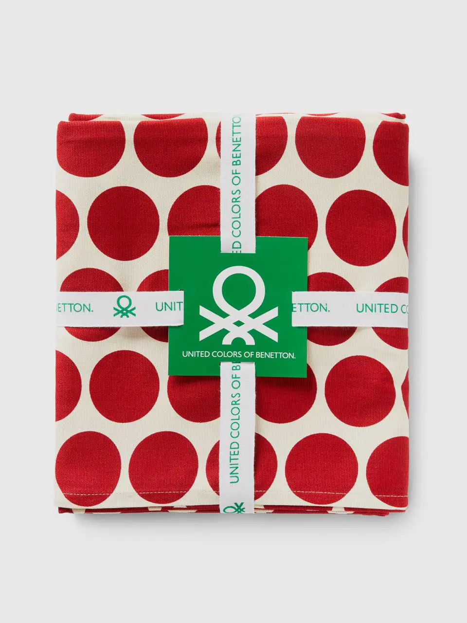 Benetton red polka dot napkins. 1