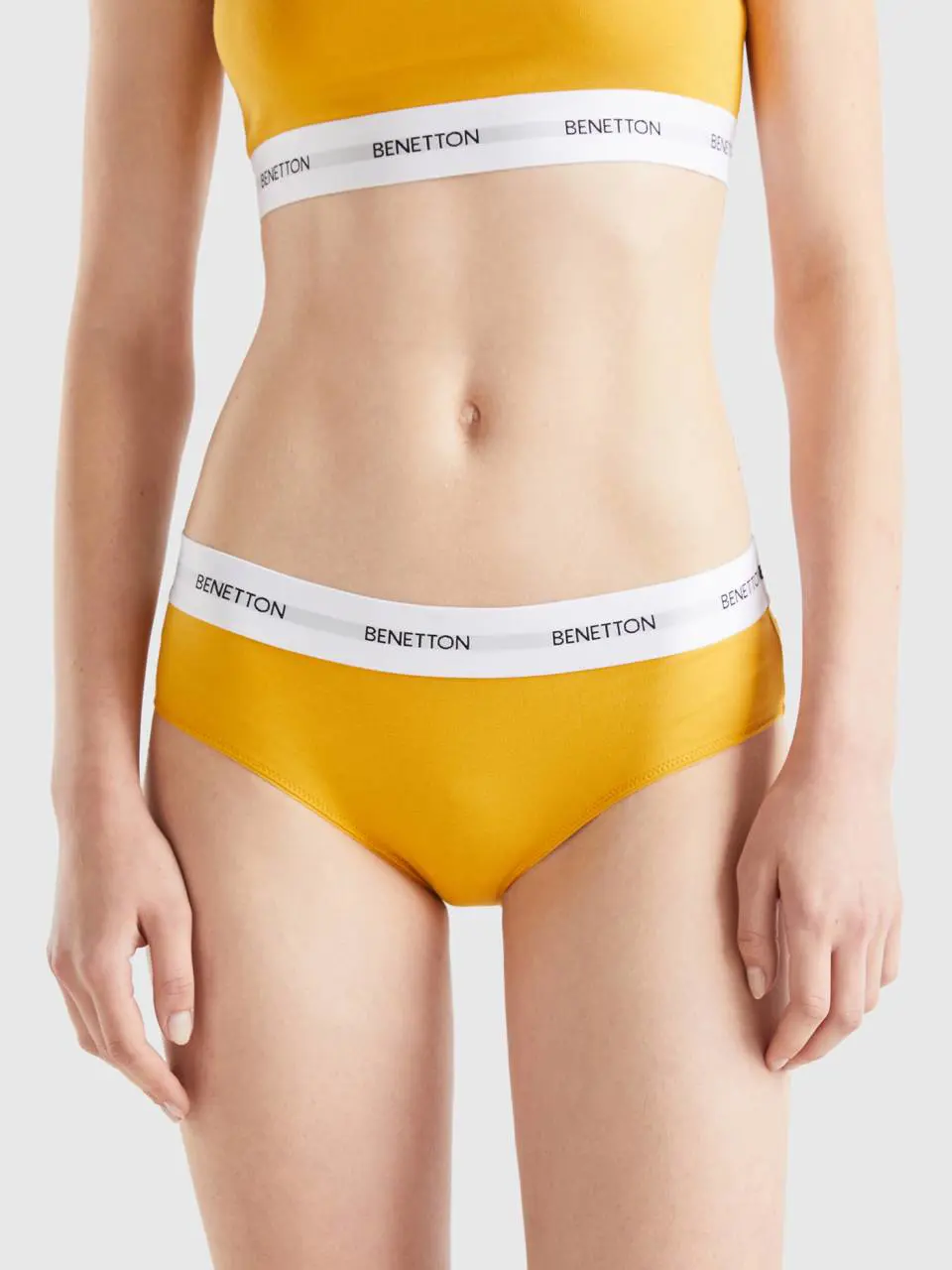 Benetton high-rise underwear in organic cotton. 1